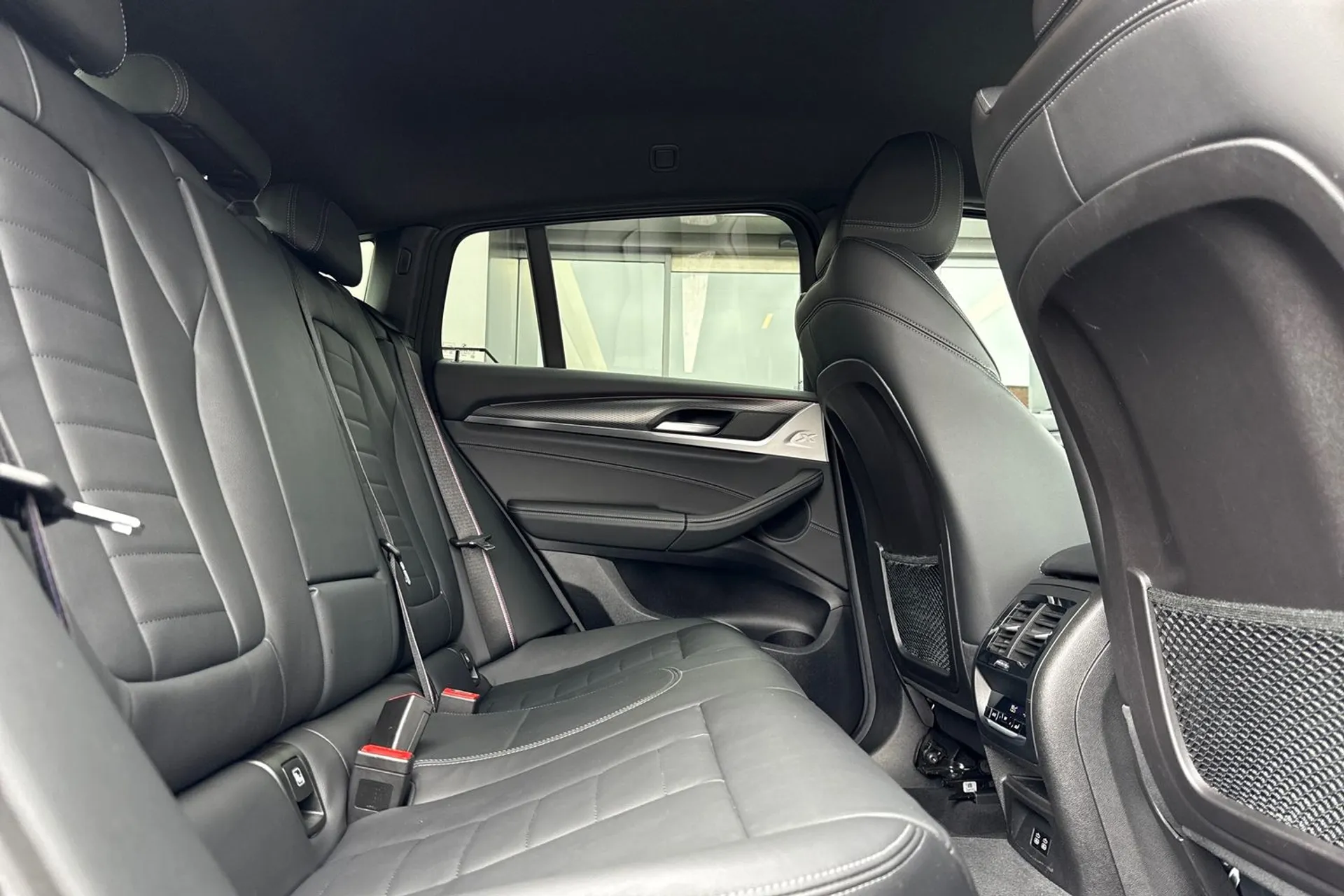 BMW X4 thumbnail image number 24