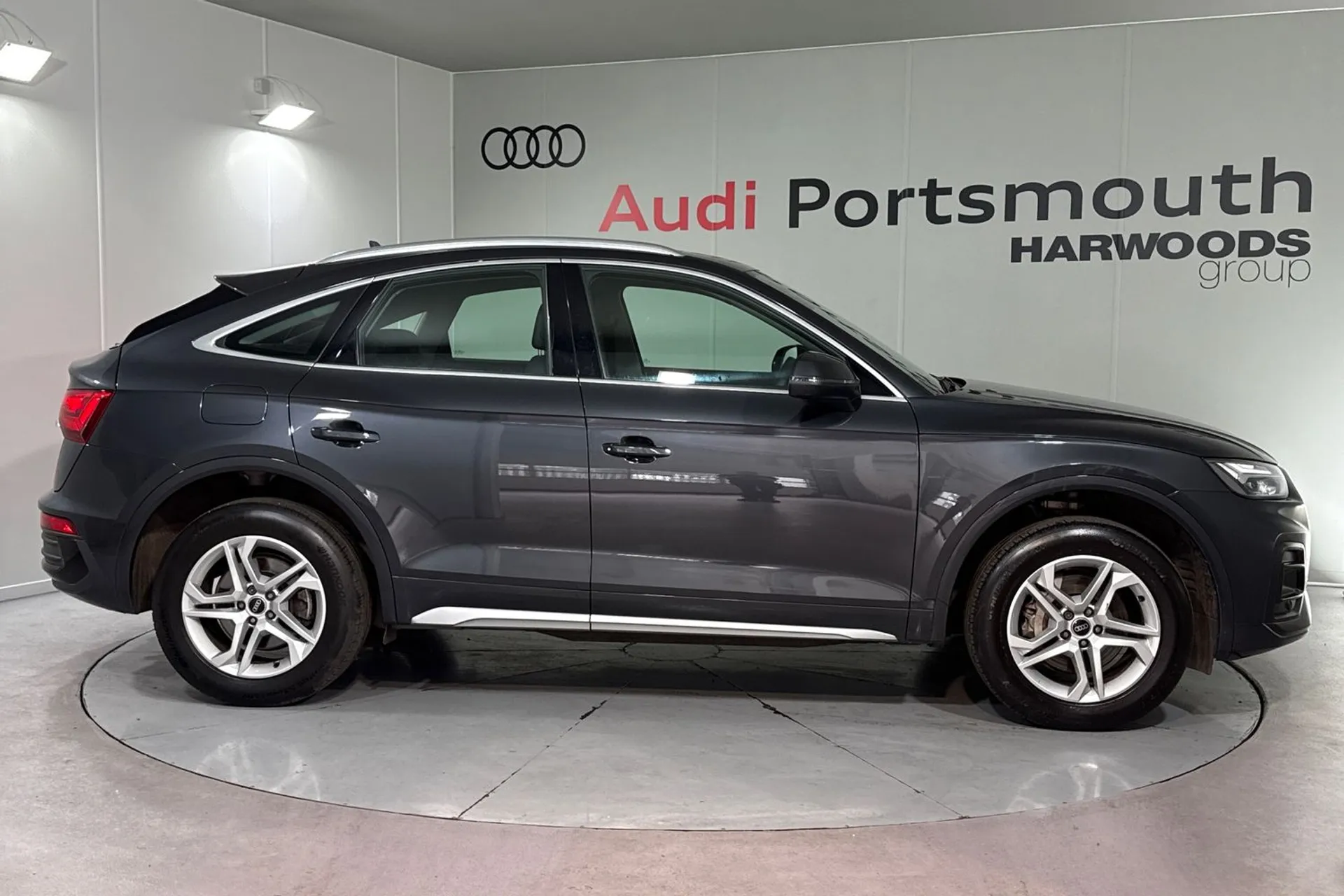 Audi Q5 thumbnail image number 2