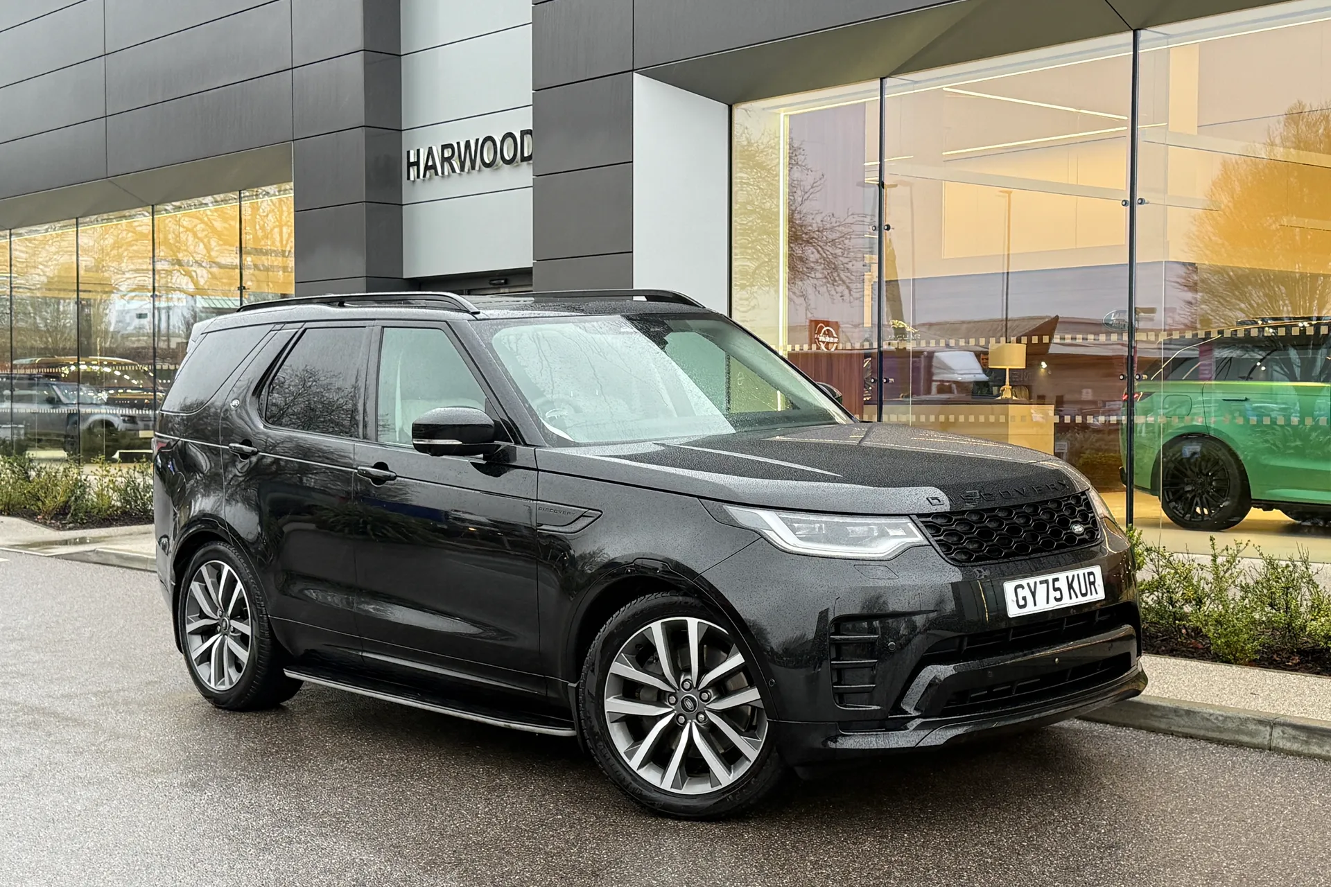 LAND ROVER DISCOVERY focused image