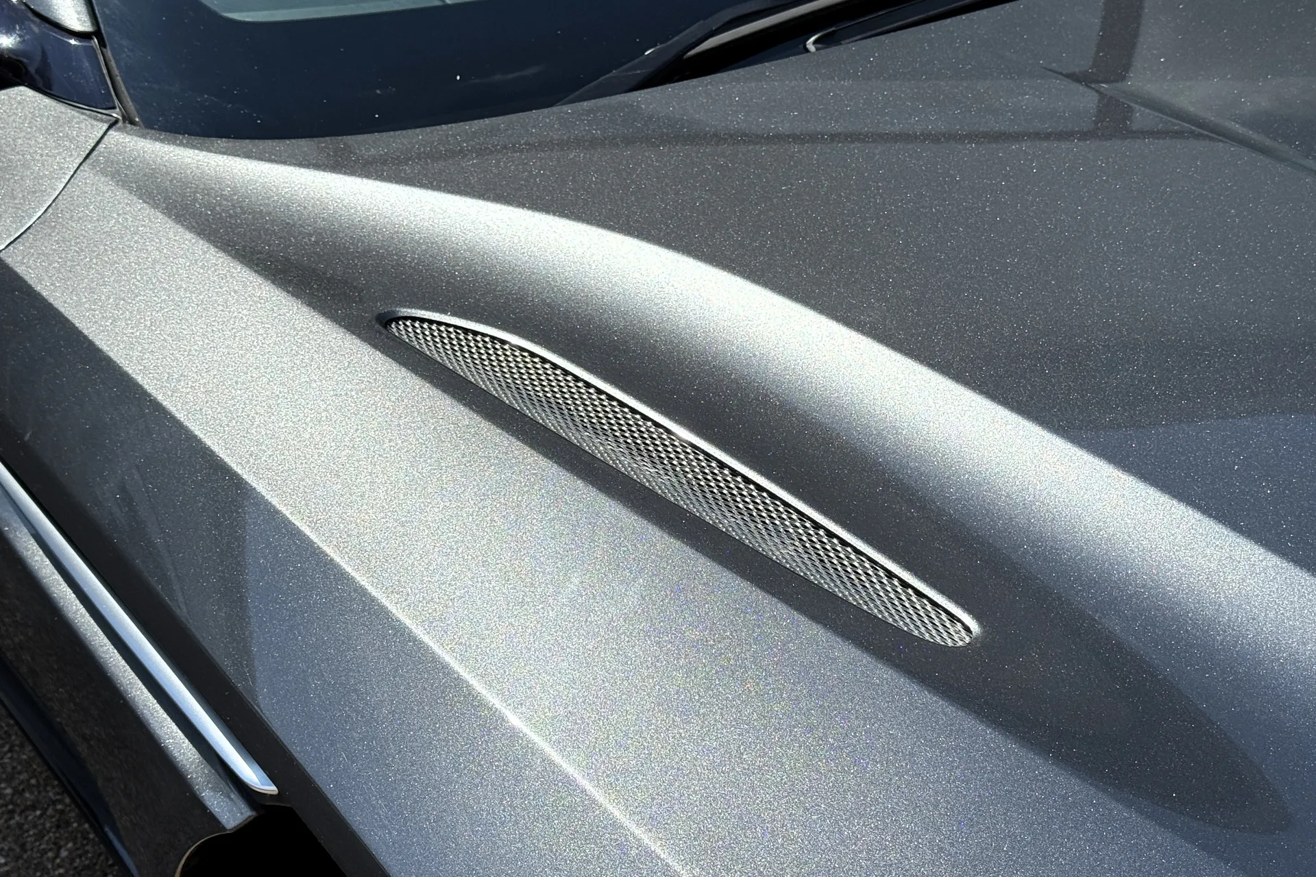 Aston Martin DB11 thumbnail image number 9