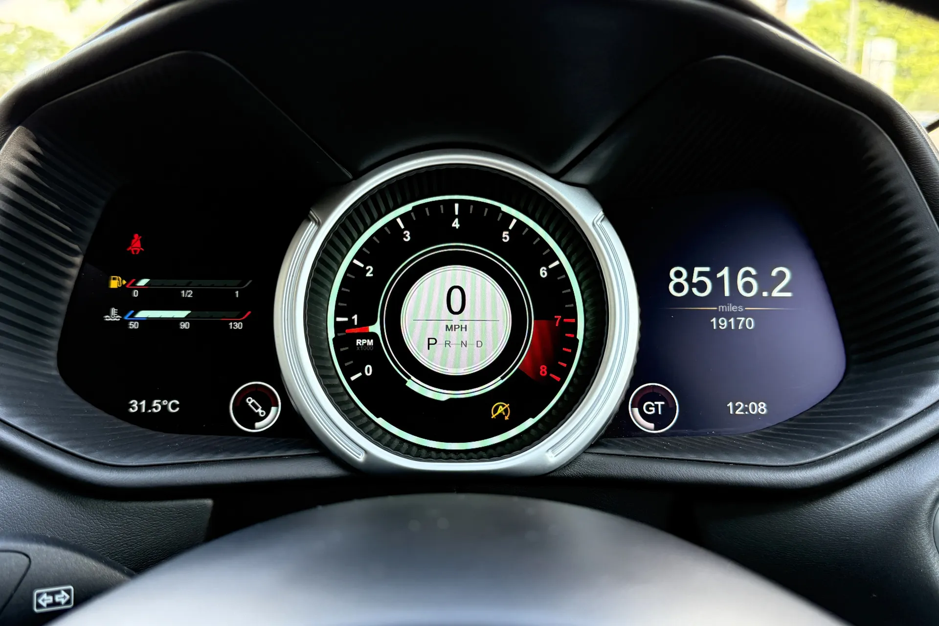 Aston Martin DB11 thumbnail image number 37