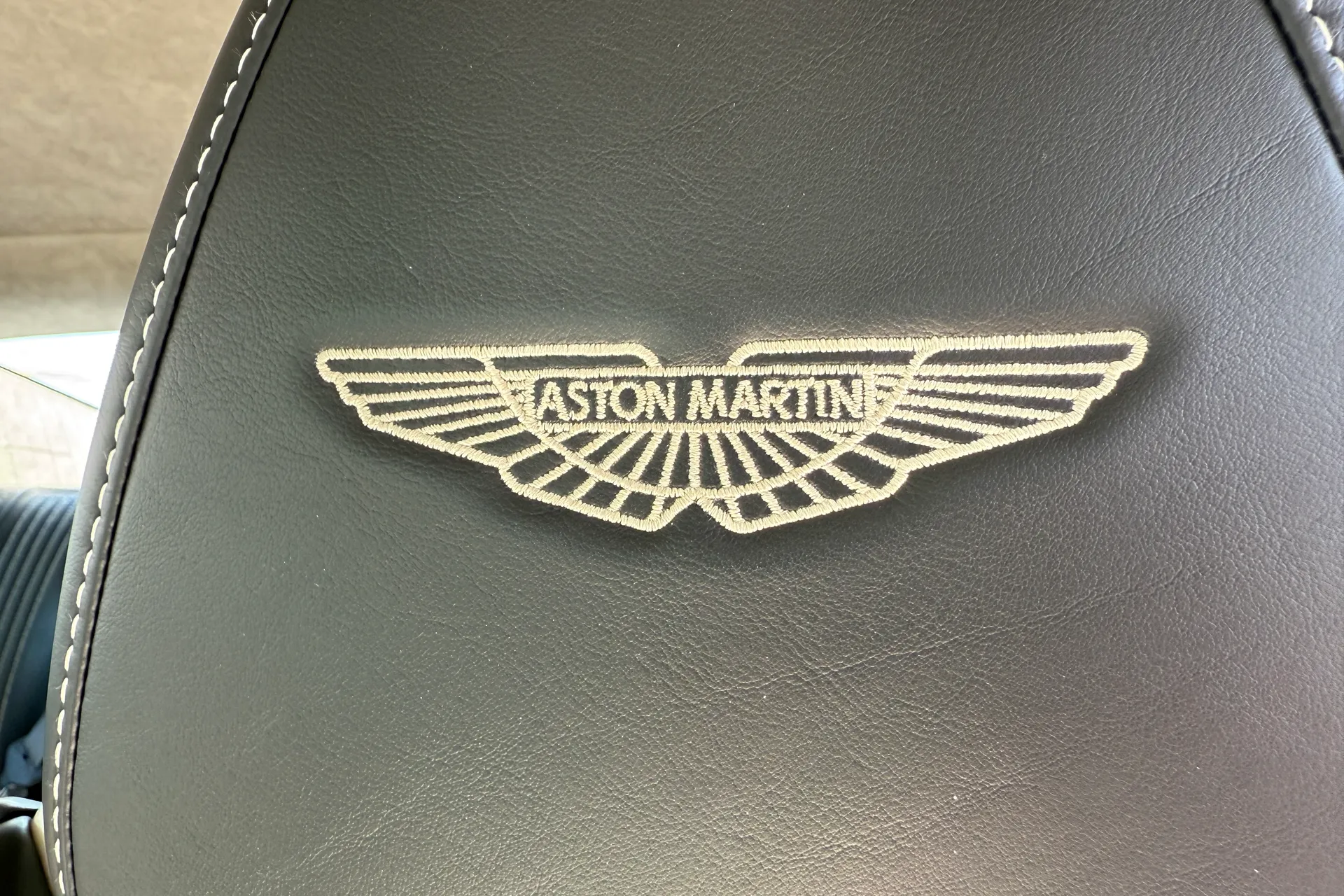 Aston Martin DB11 thumbnail image number 26