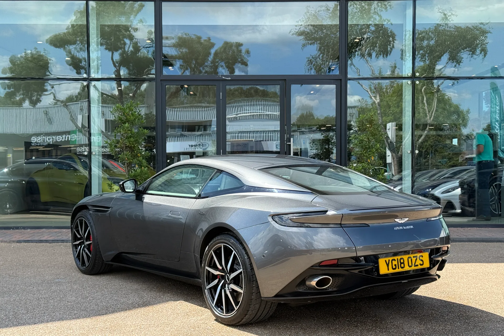 Aston Martin DB11 thumbnail image number 19