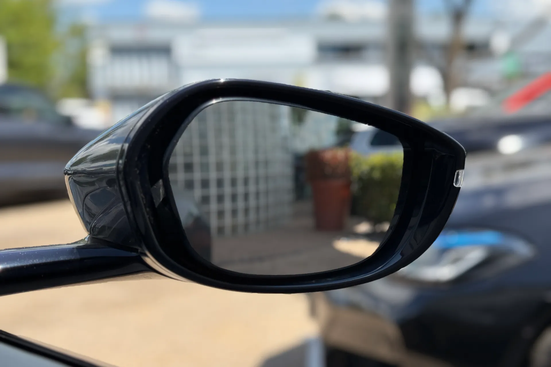 Aston Martin DB11 thumbnail image number 45