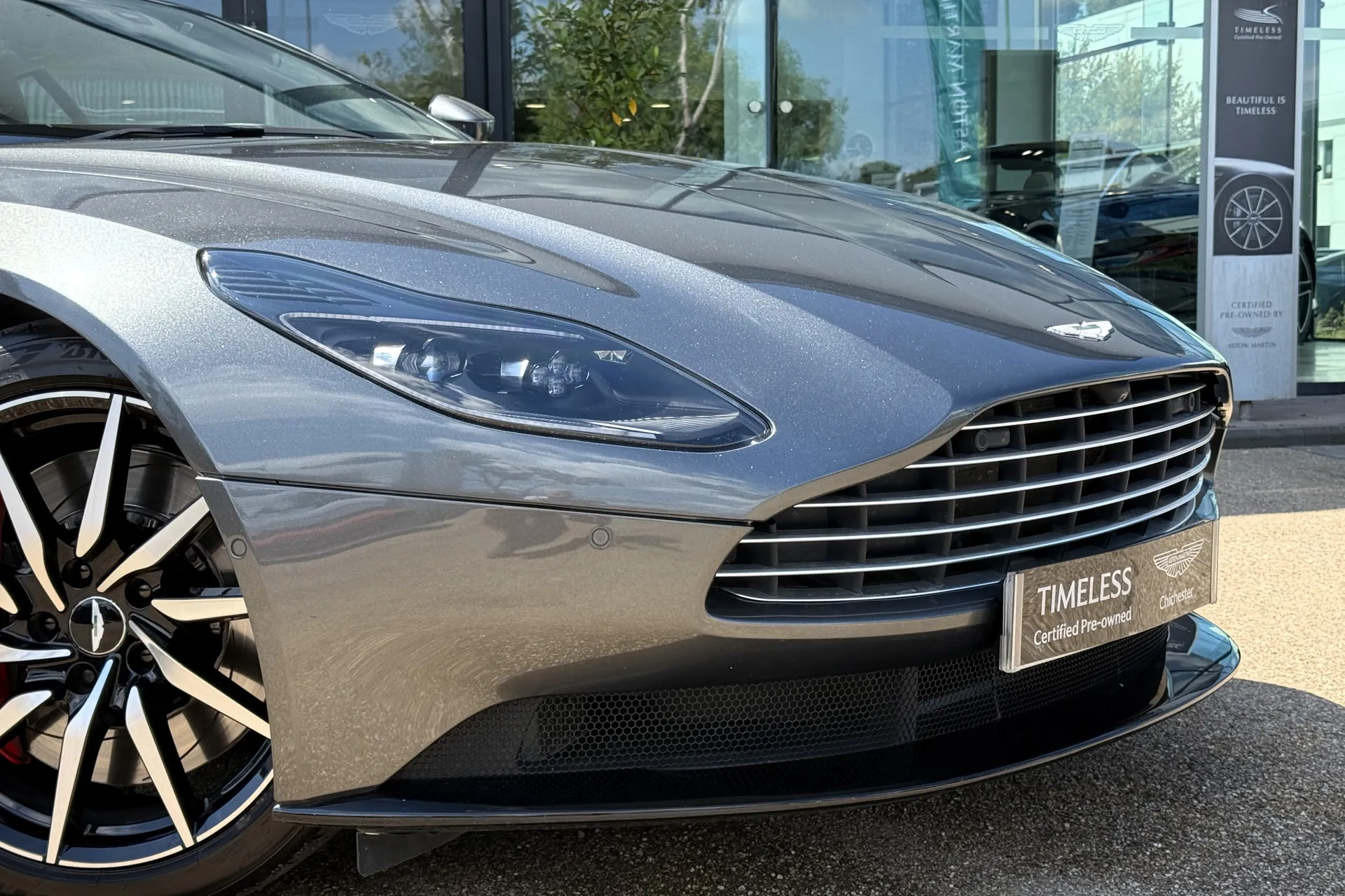 Aston Martin DB11 thumbnail image number 48
