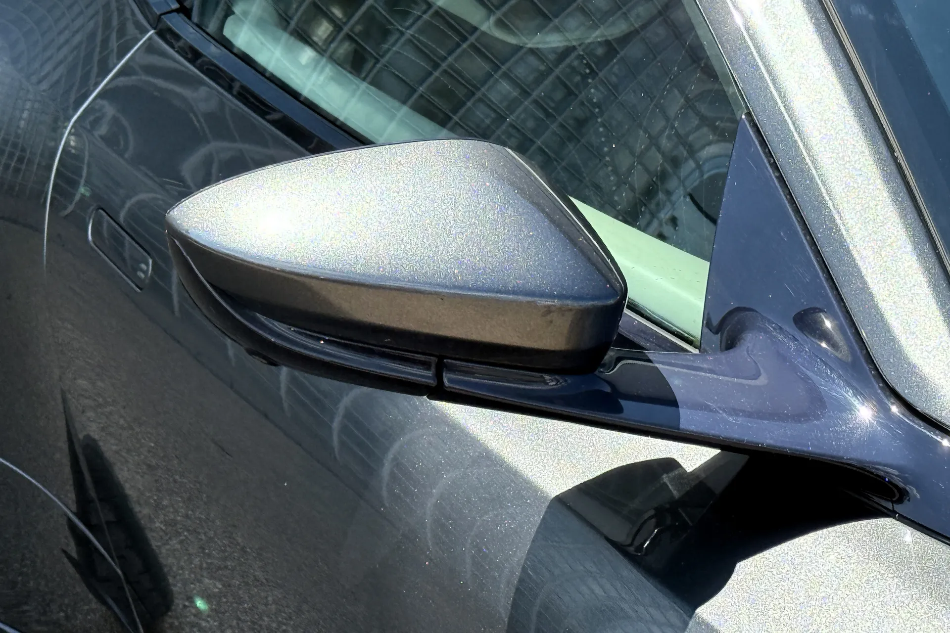 Aston Martin DB11 thumbnail image number 10