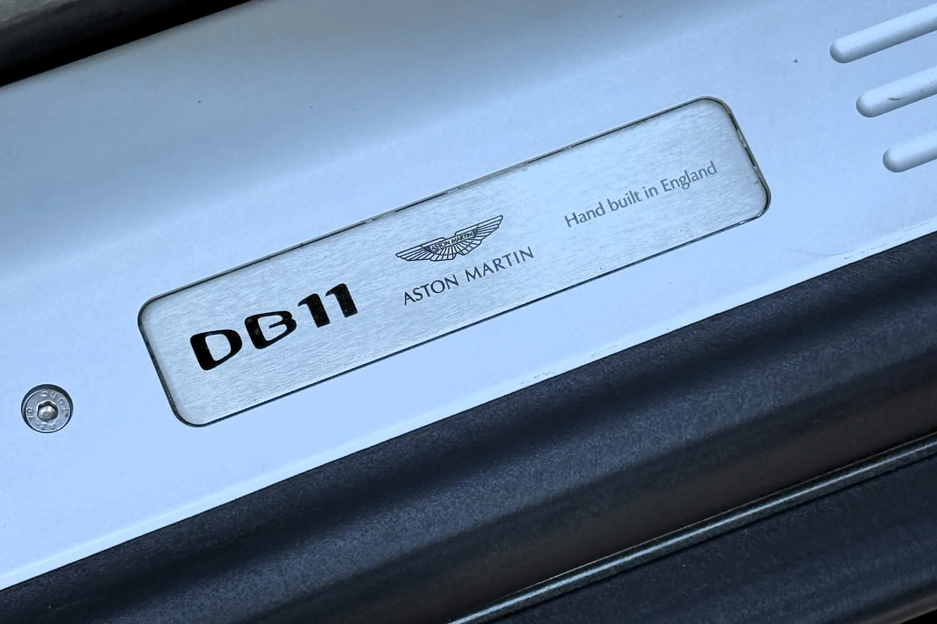 Aston Martin DB11 thumbnail image number 13