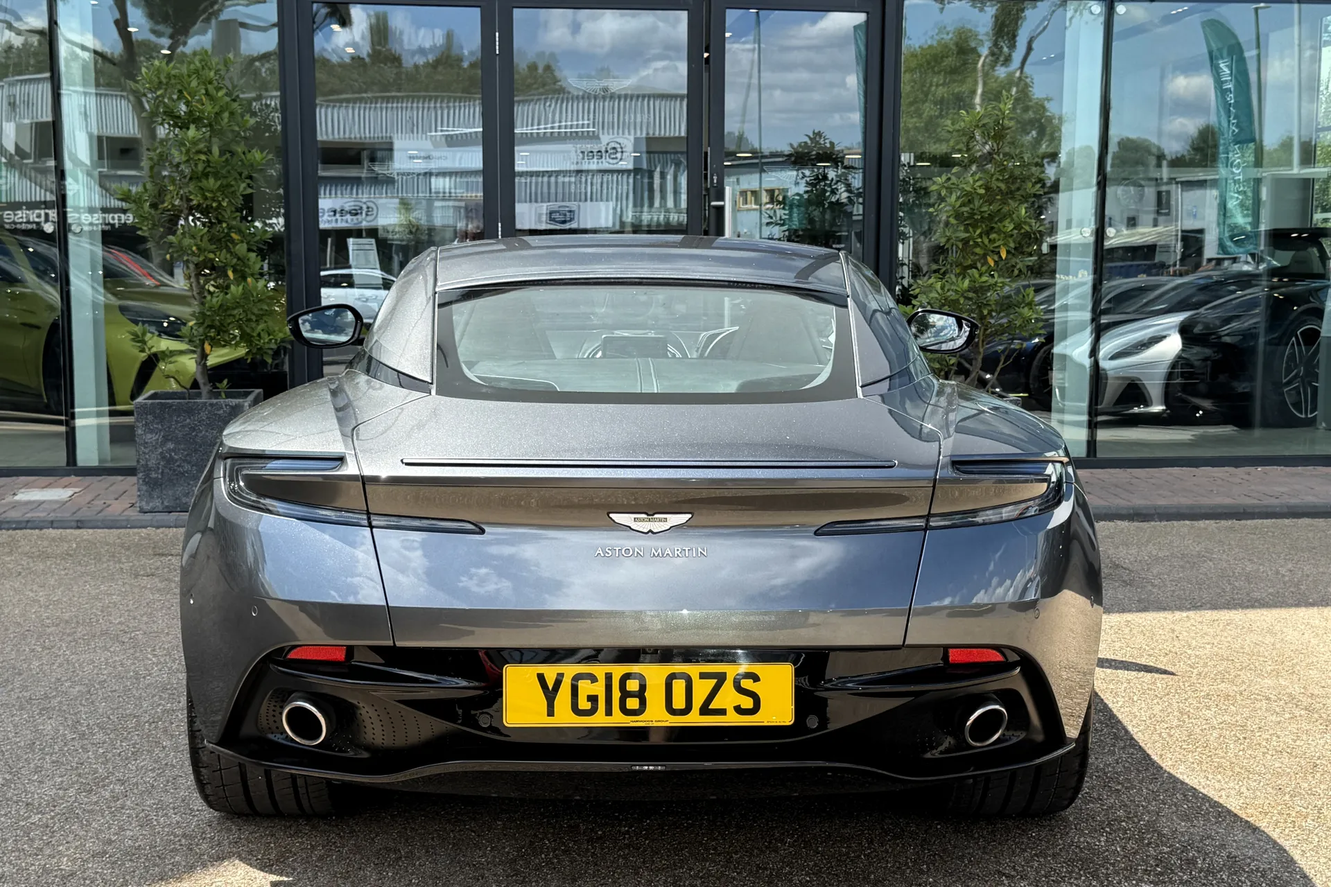 Aston Martin DB11 thumbnail image number 18