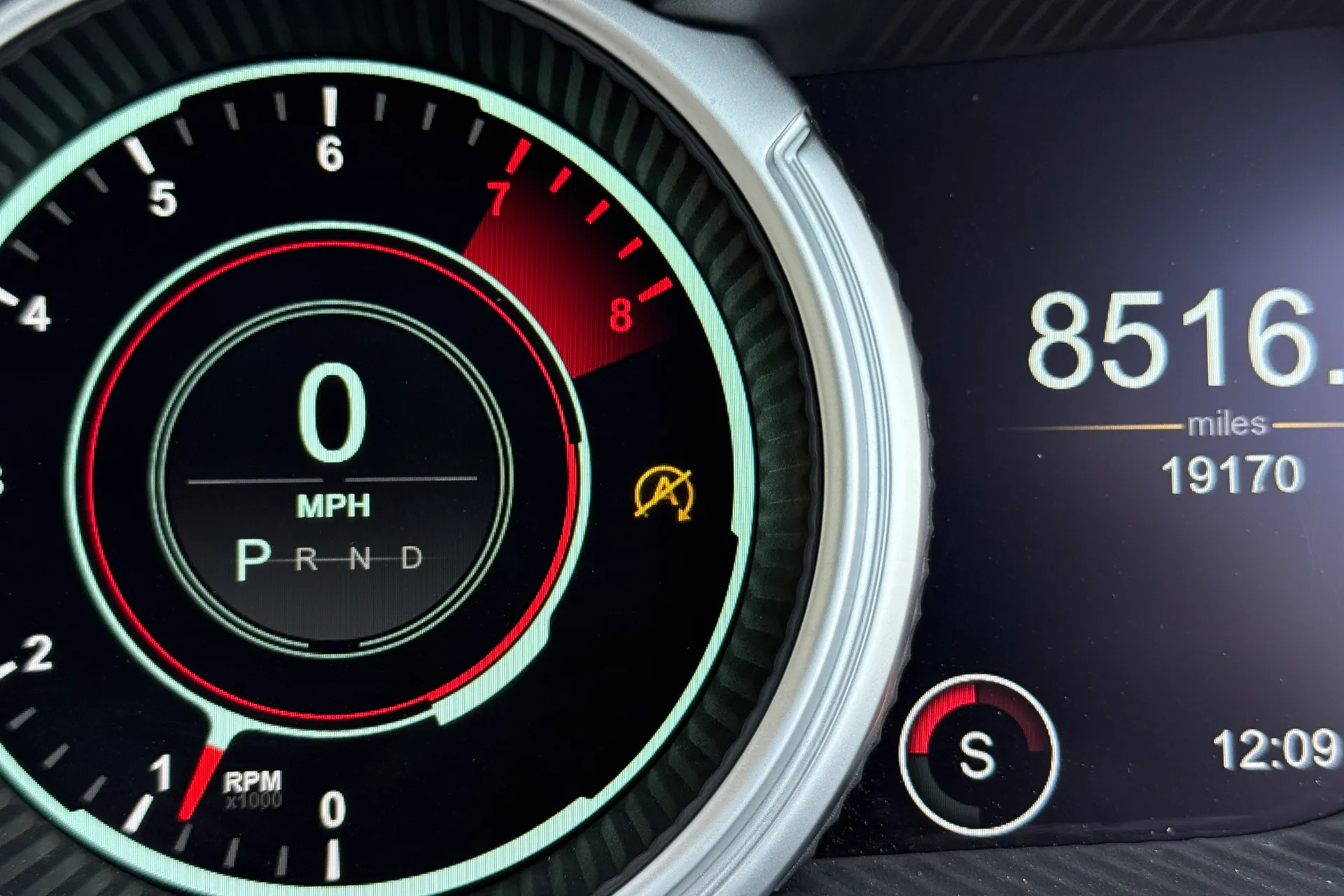 Aston Martin DB11 thumbnail image number 43