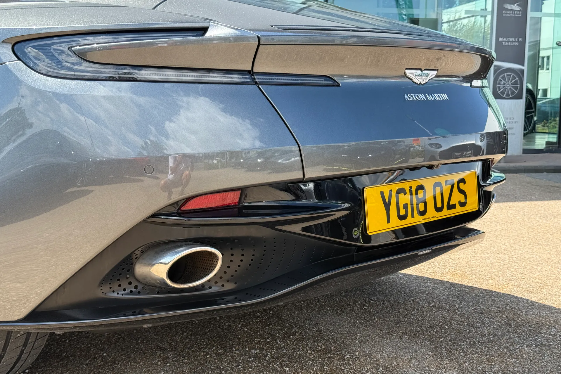 Aston Martin DB11 thumbnail image number 14