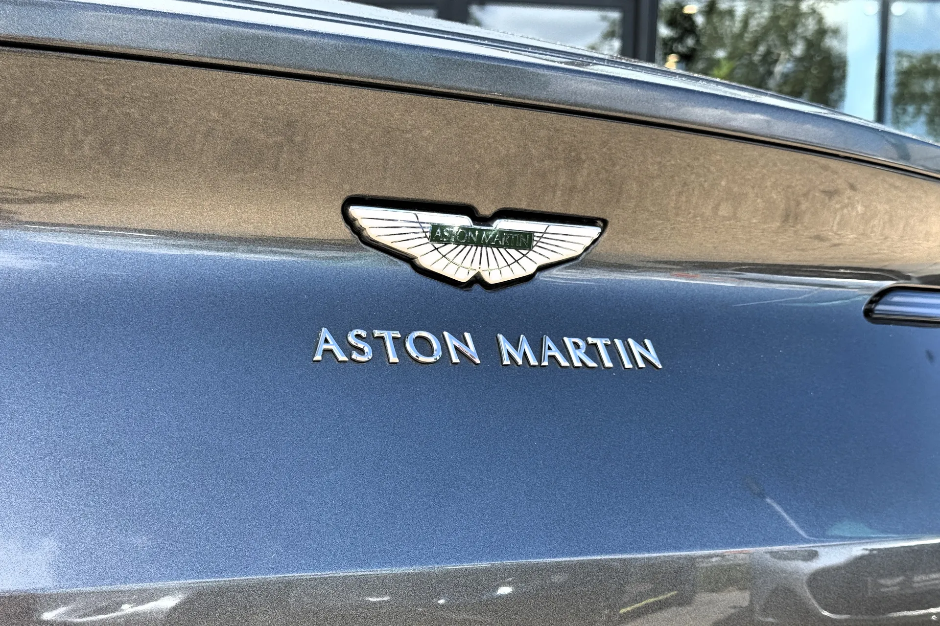 Aston Martin DB11 thumbnail image number 15