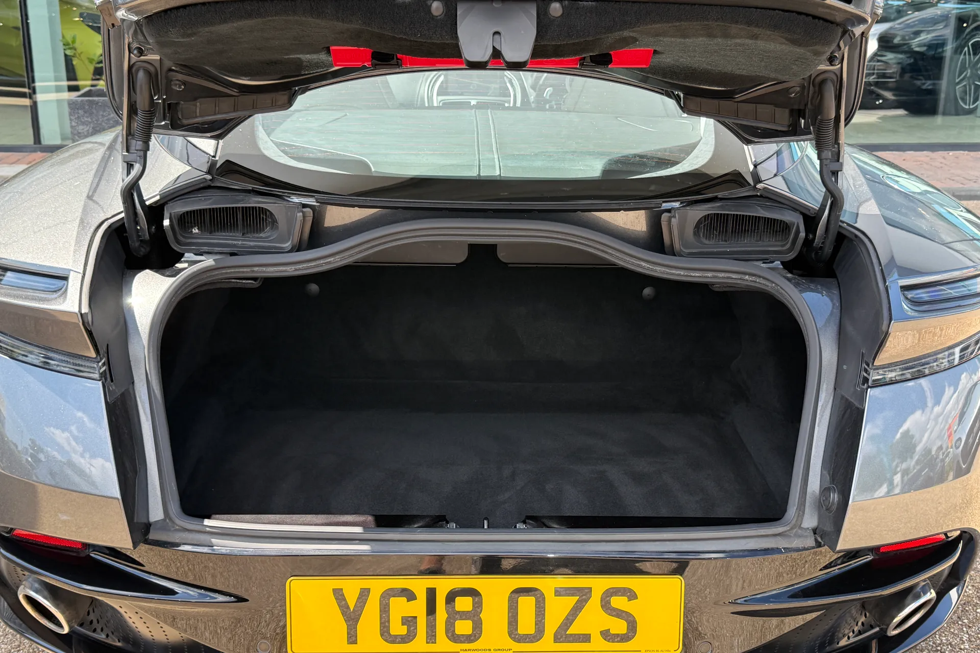 Aston Martin DB11 thumbnail image number 20