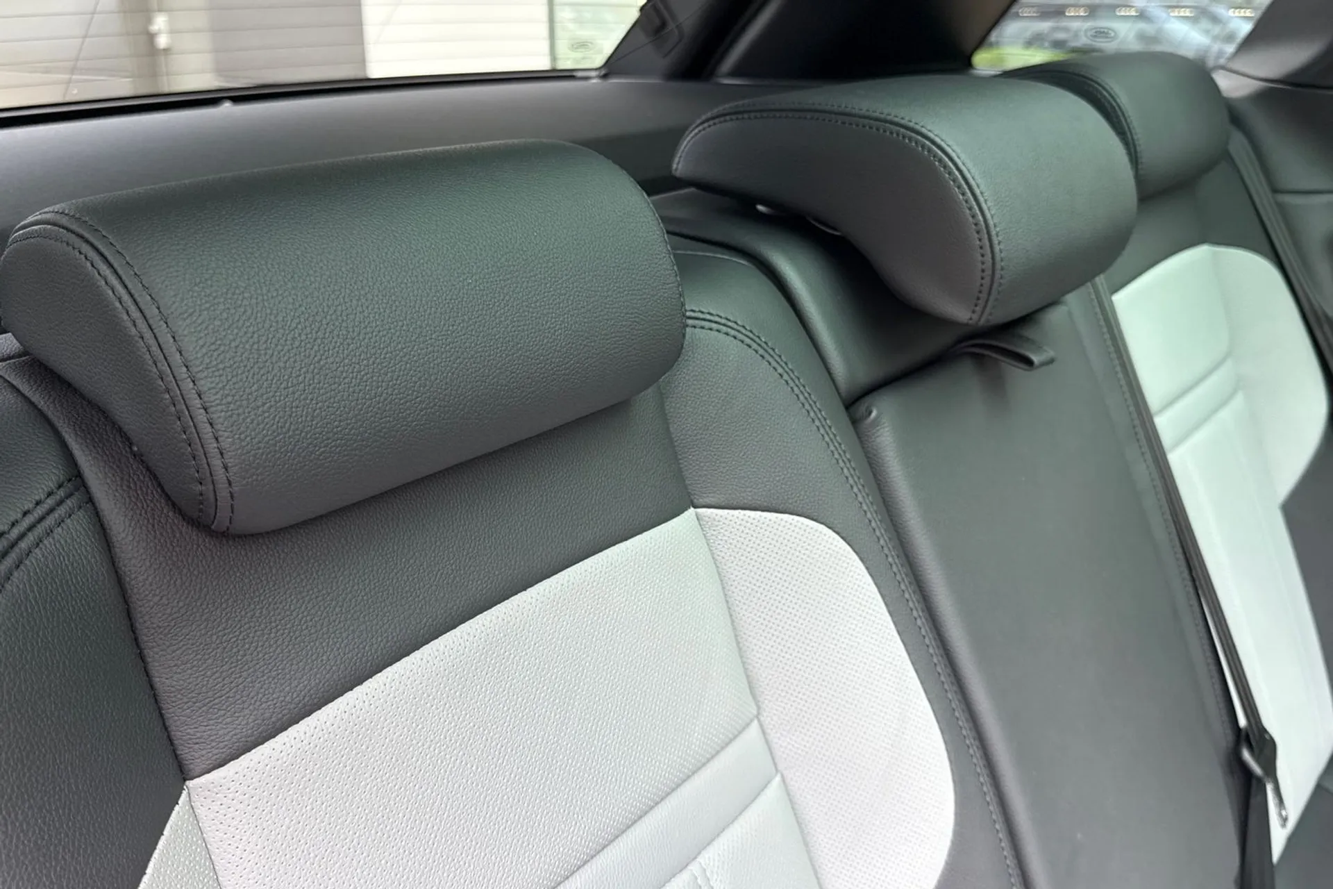 LAND ROVER RANGE ROVER EVOQUE thumbnail image number 35