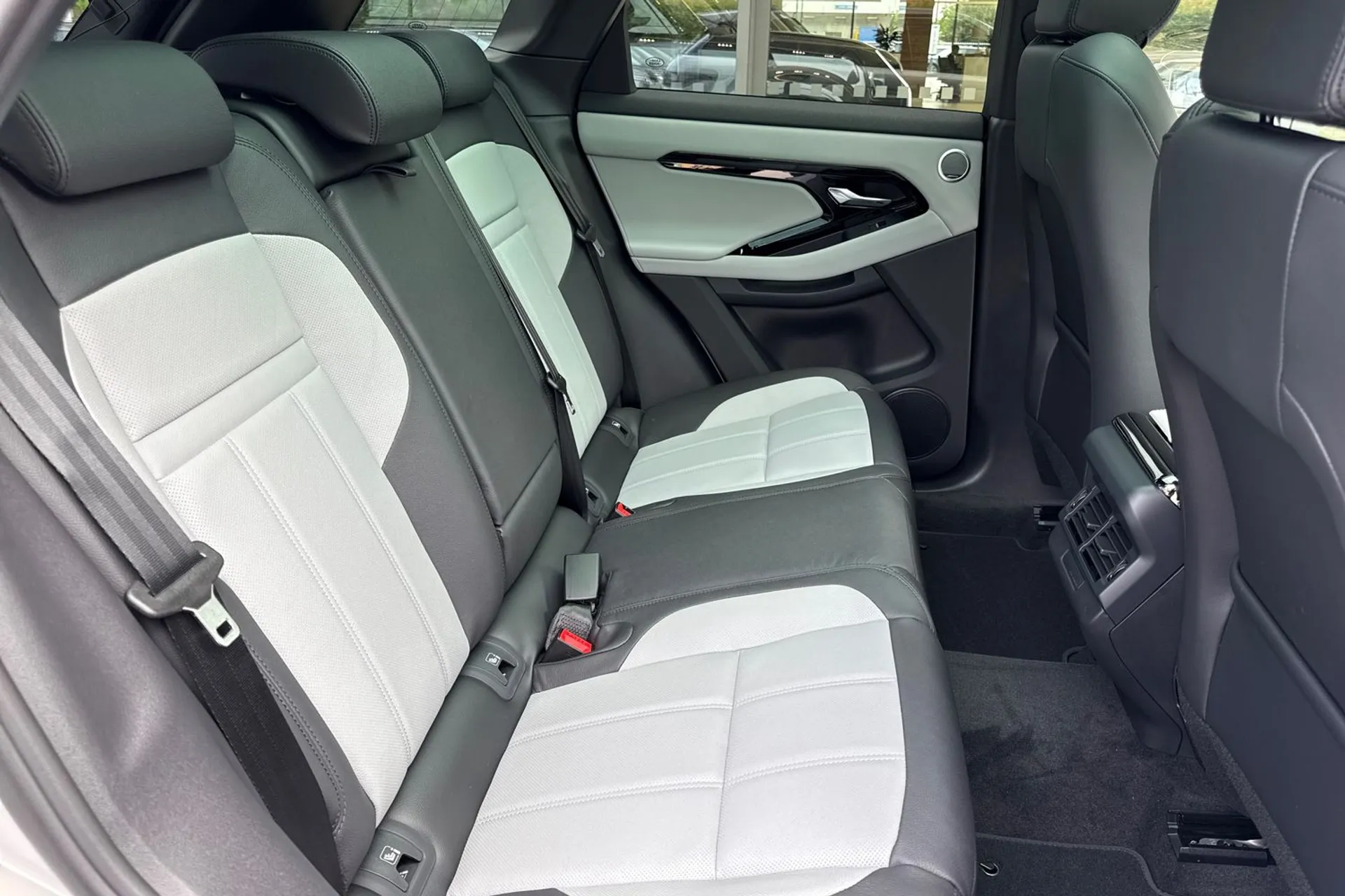 LAND ROVER RANGE ROVER EVOQUE thumbnail image number 36