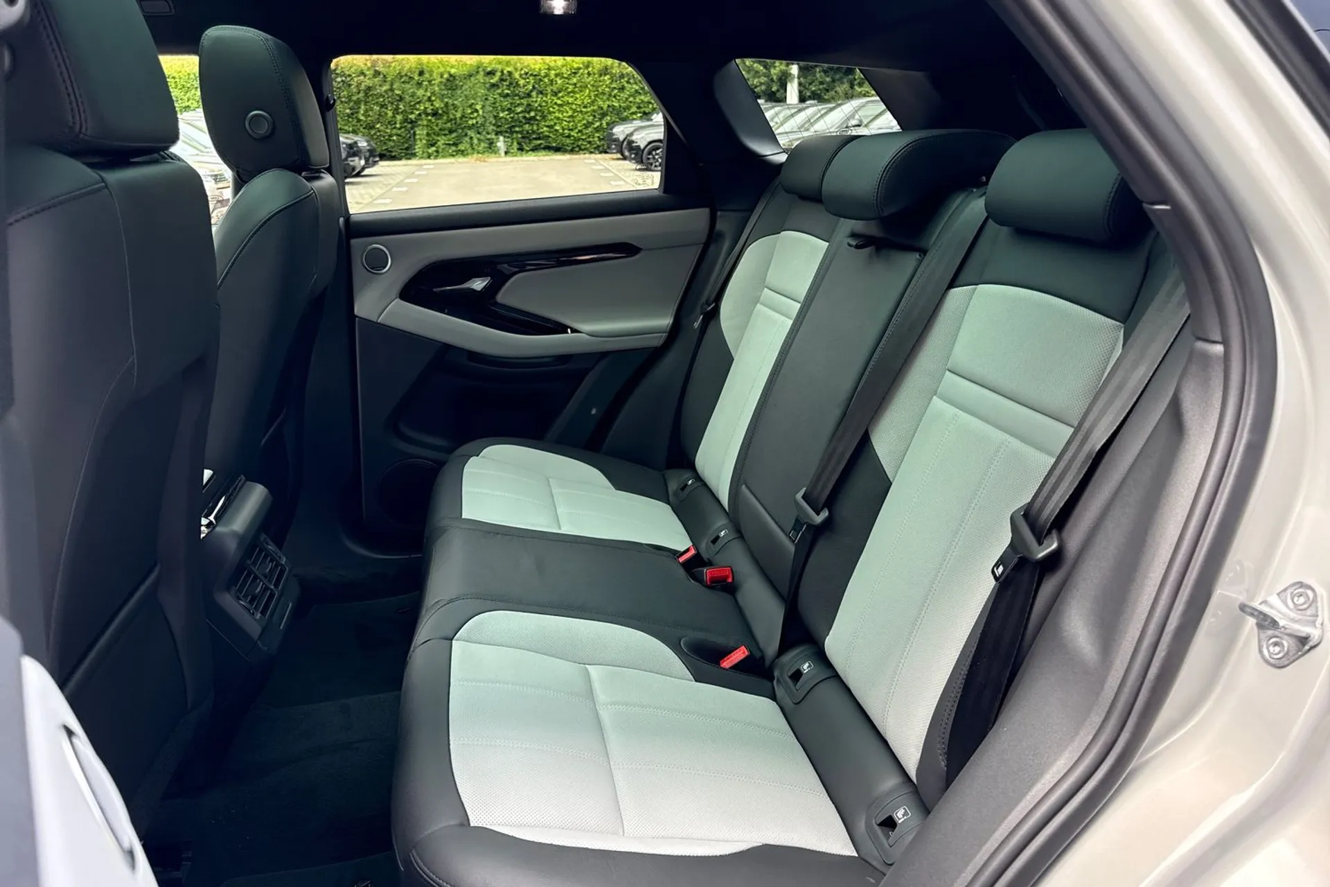 LAND ROVER RANGE ROVER EVOQUE thumbnail image number 48