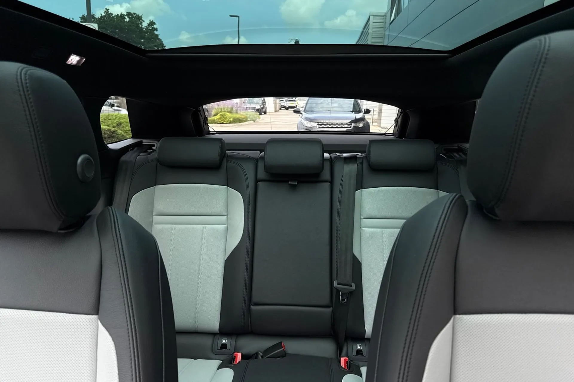 LAND ROVER RANGE ROVER EVOQUE thumbnail image number 40