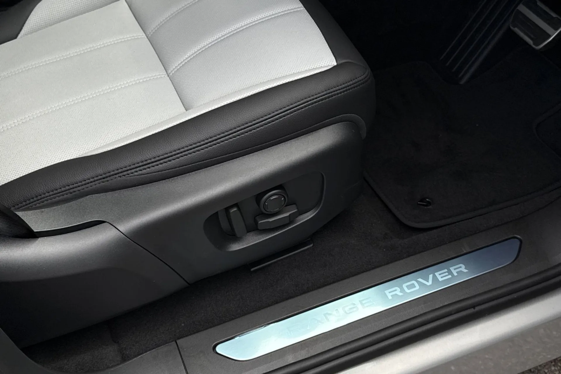 LAND ROVER RANGE ROVER EVOQUE thumbnail image number 41