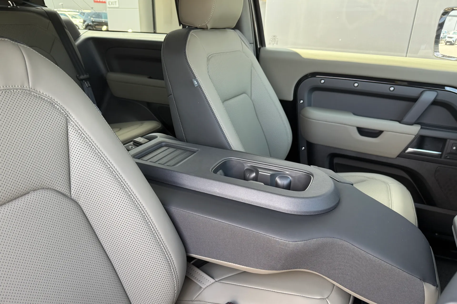 LAND ROVER Defender 90 thumbnail image number 8