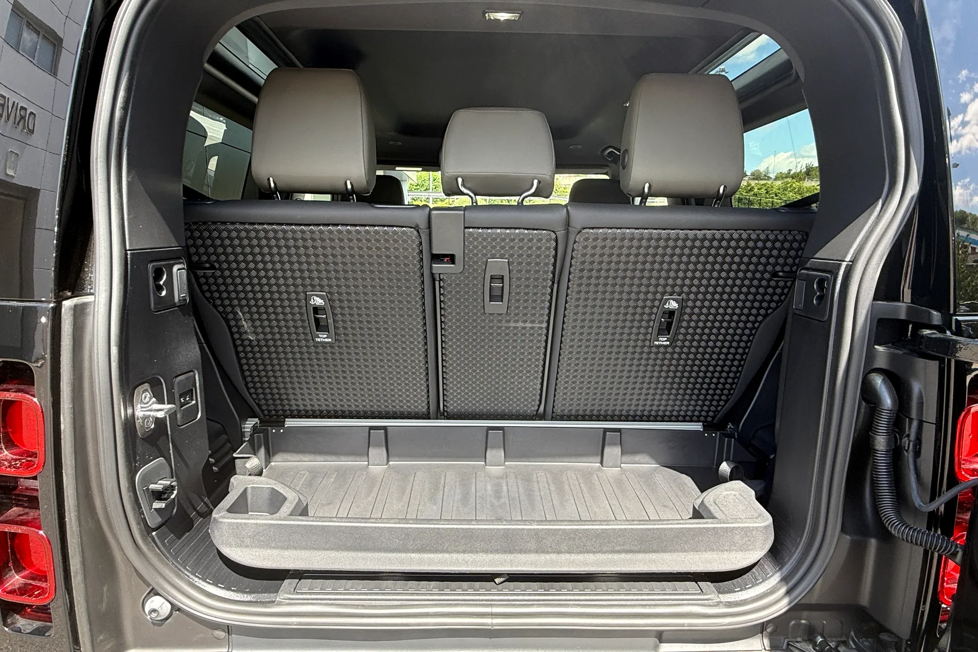 LAND ROVER Defender 90 thumbnail image number 47