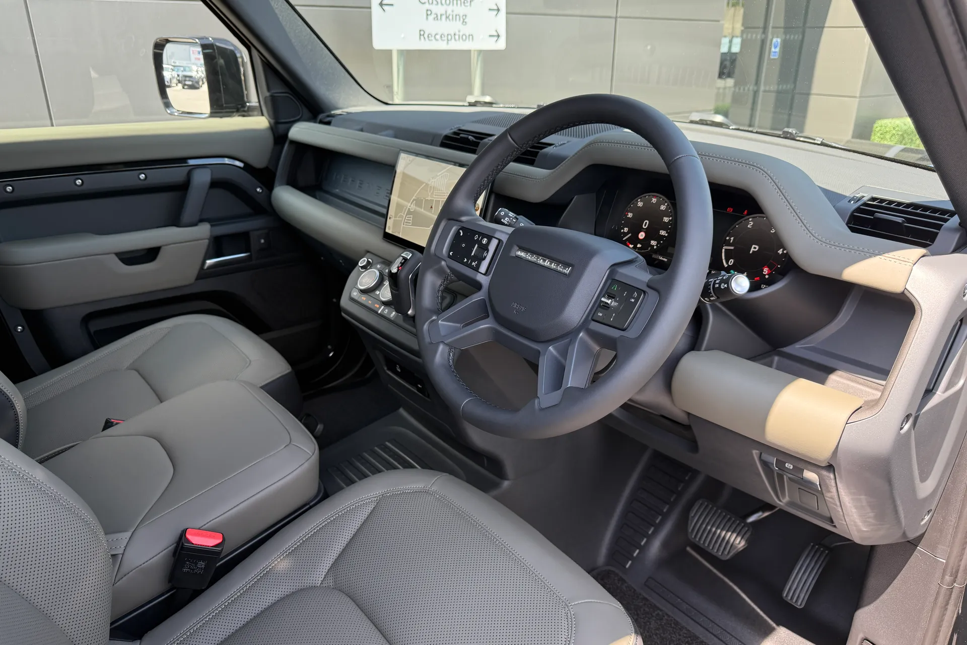 LAND ROVER Defender 90 thumbnail image number 17