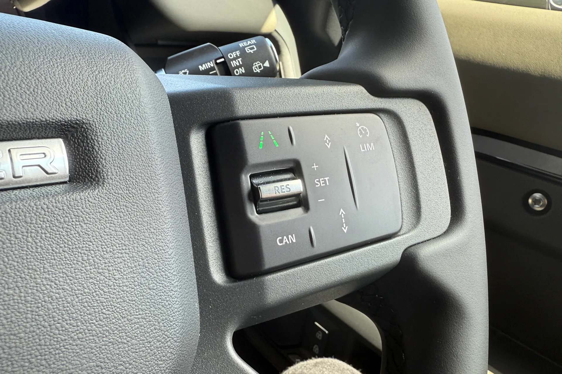 LAND ROVER Defender 90 thumbnail image number 29