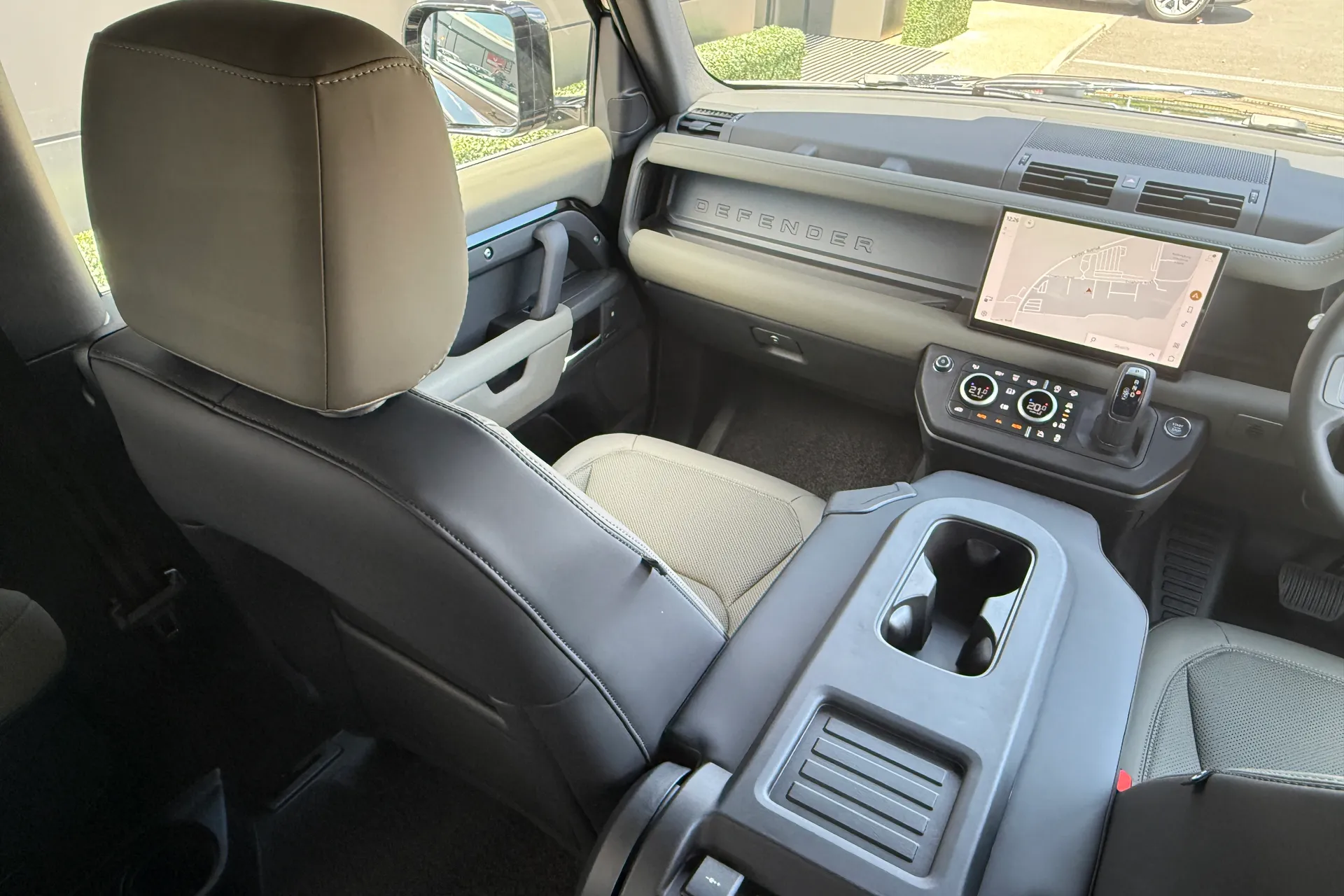 LAND ROVER Defender 90 thumbnail image number 42