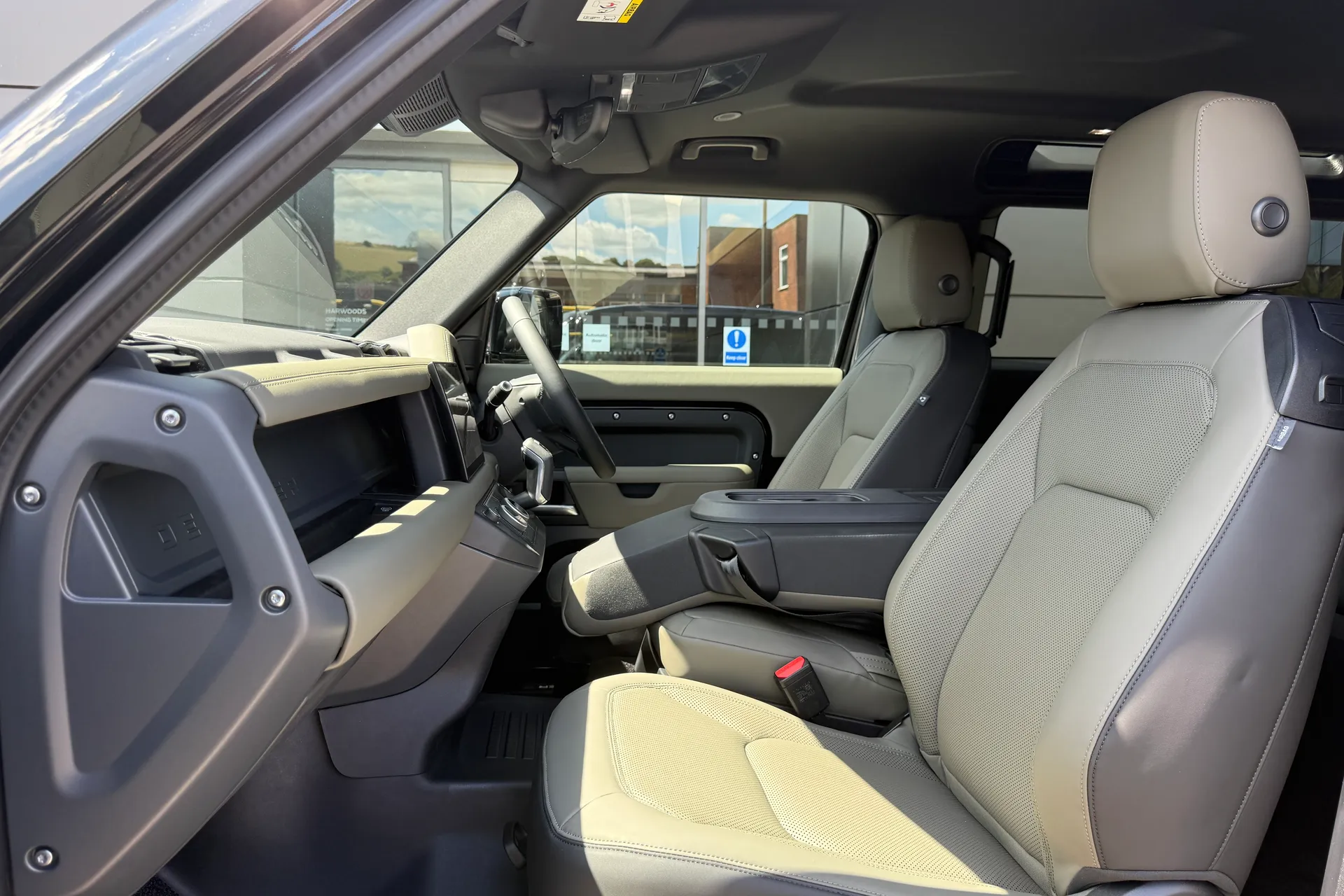 LAND ROVER Defender 90 thumbnail image number 50