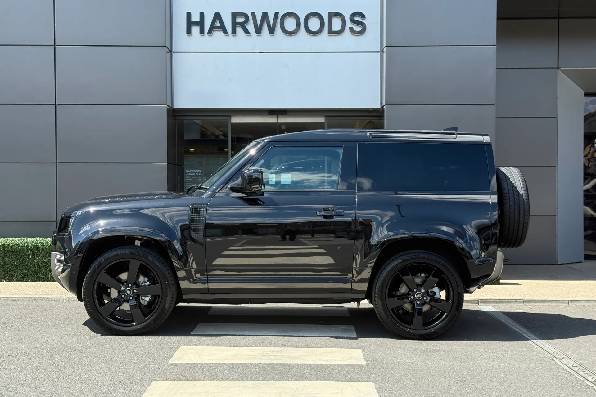 LAND ROVER Defender 90 thumbnail image number 9