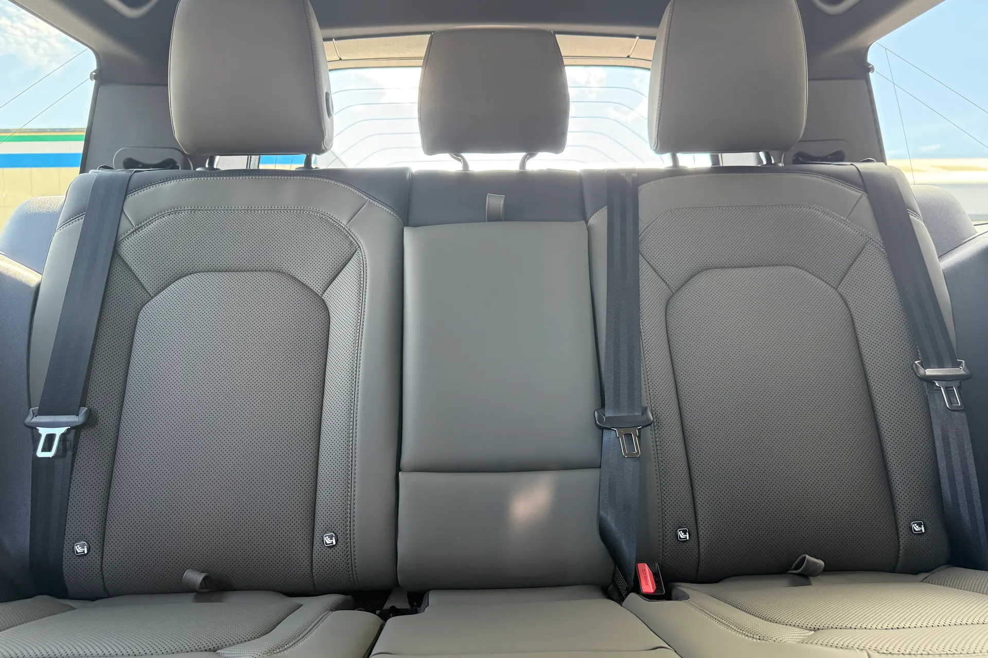 LAND ROVER Defender 90 thumbnail image number 38