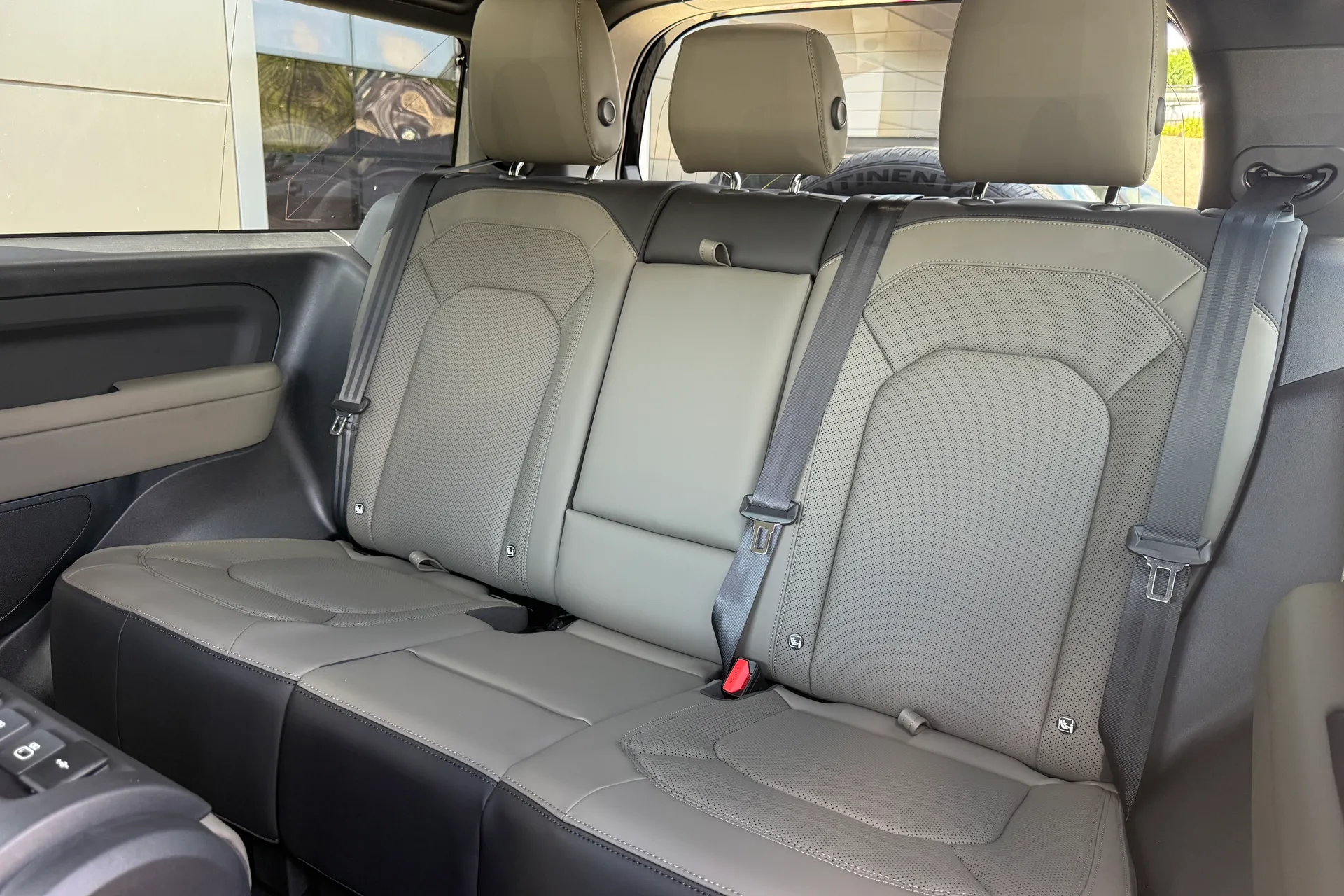 LAND ROVER Defender 90 thumbnail image number 20