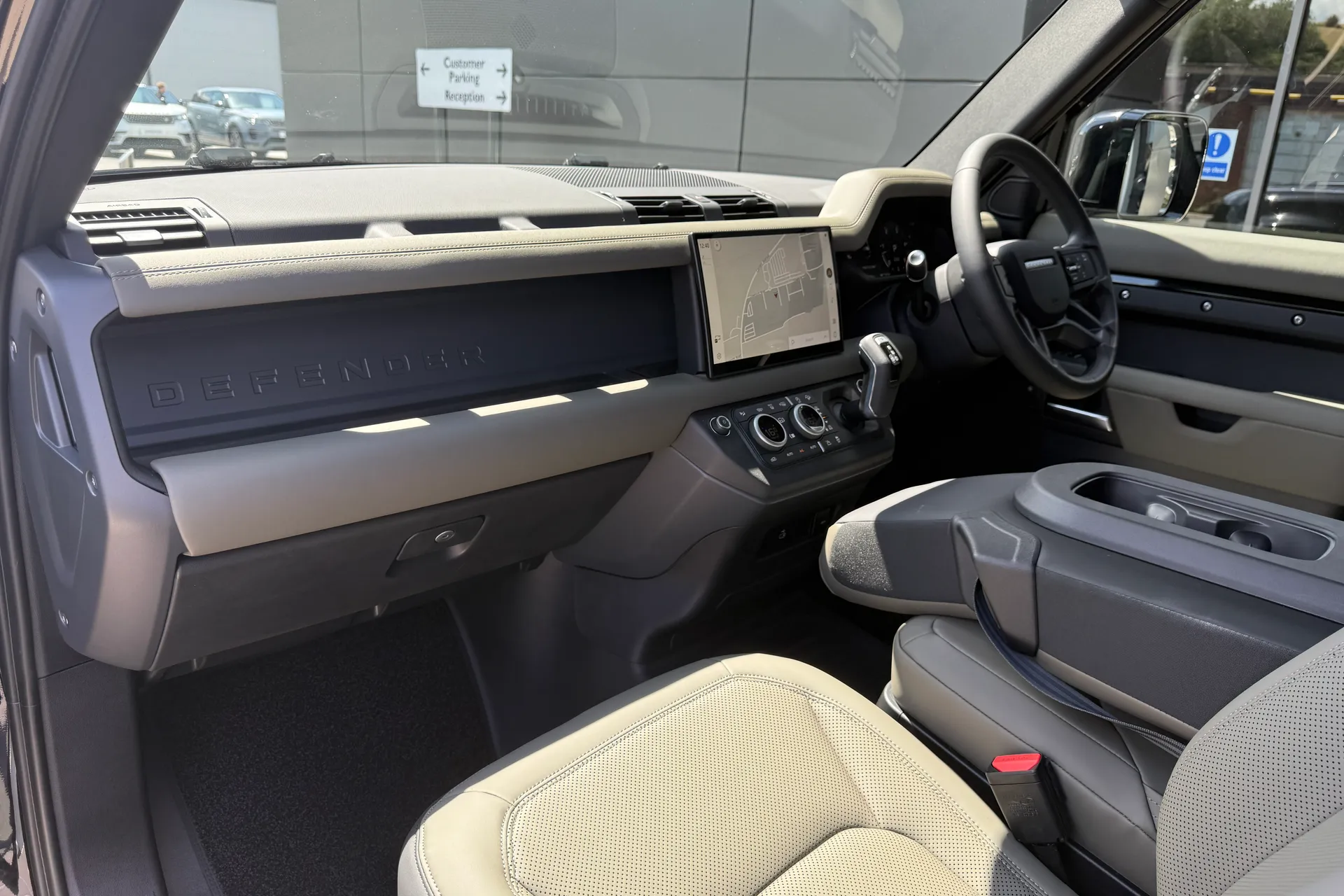 LAND ROVER Defender 90 thumbnail image number 51