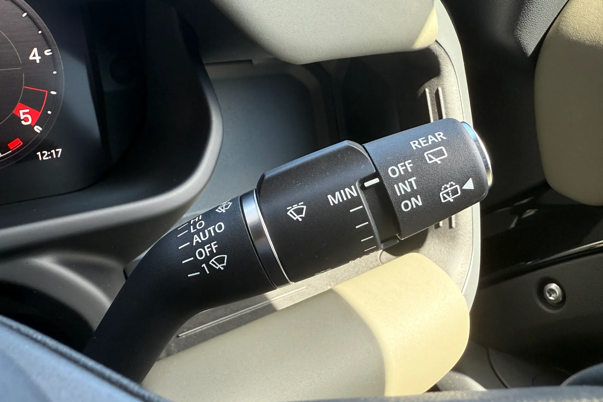 LAND ROVER Defender 90 thumbnail image number 52