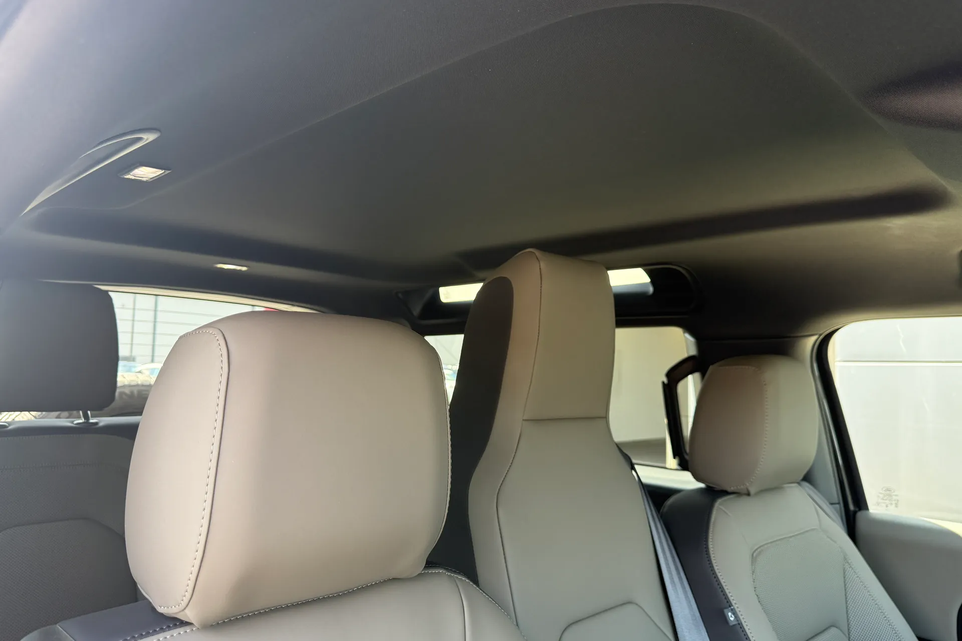 LAND ROVER Defender 90 thumbnail image number 37