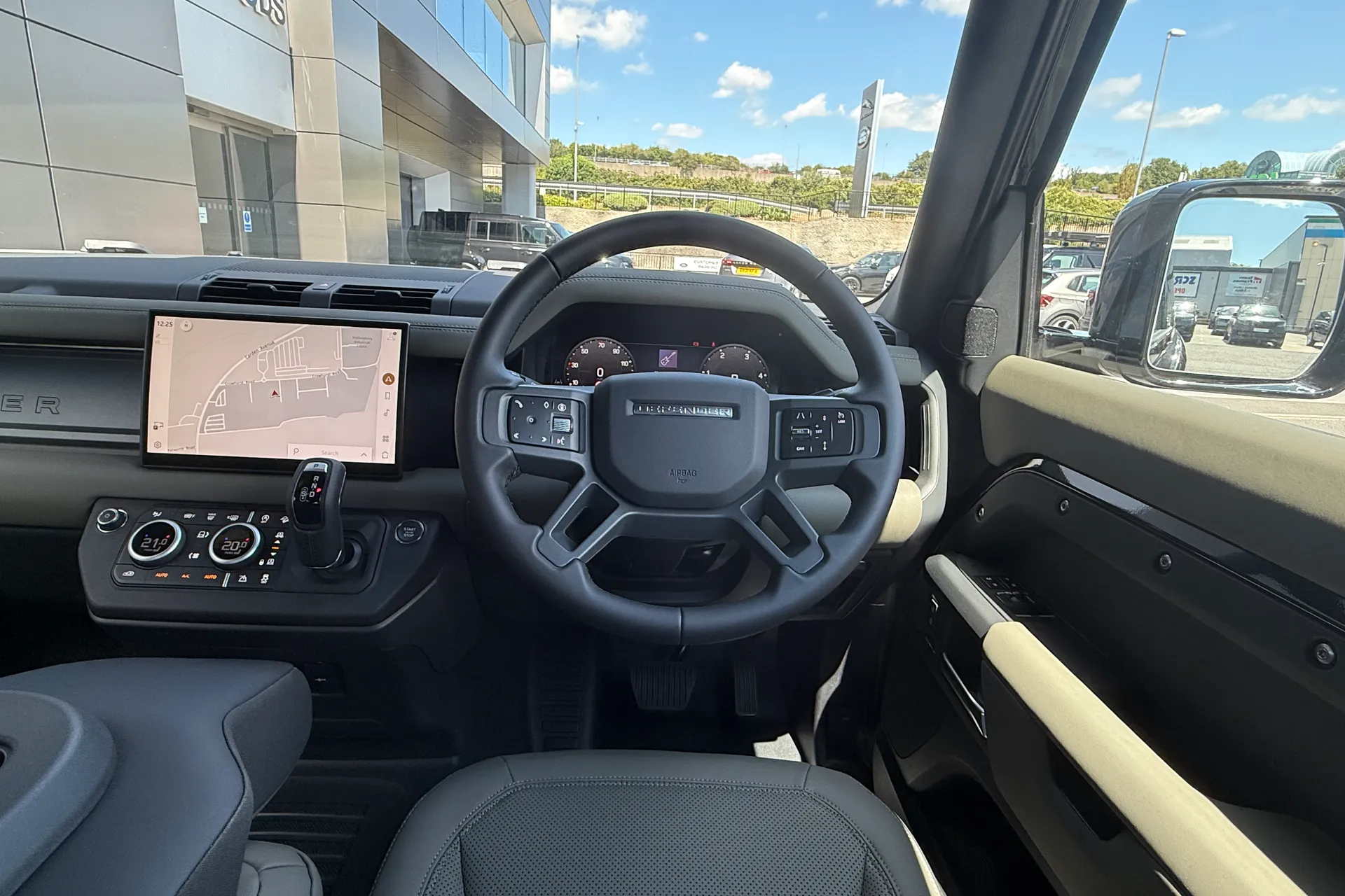 LAND ROVER Defender 90 thumbnail image number 39