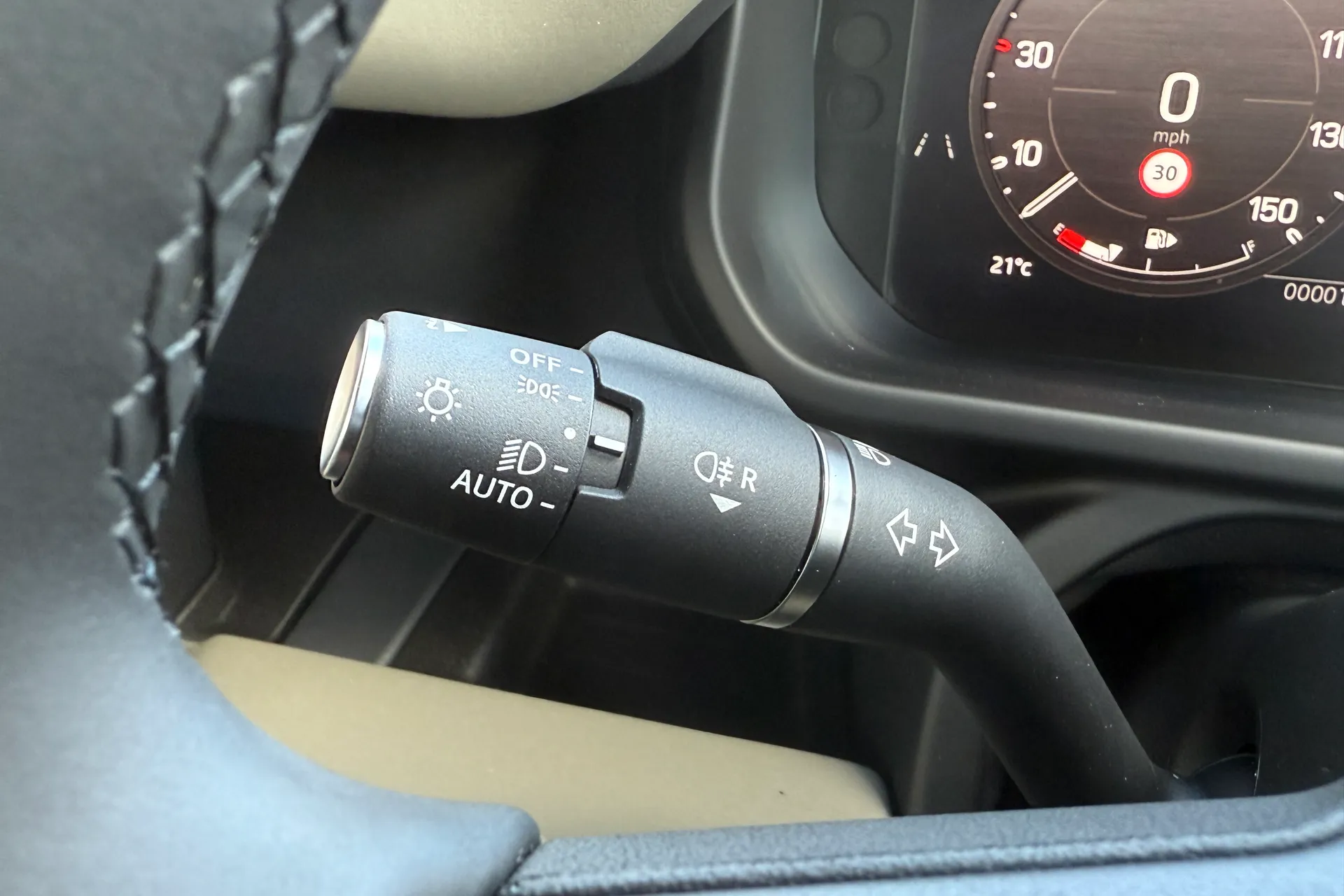 LAND ROVER Defender 90 thumbnail image number 53