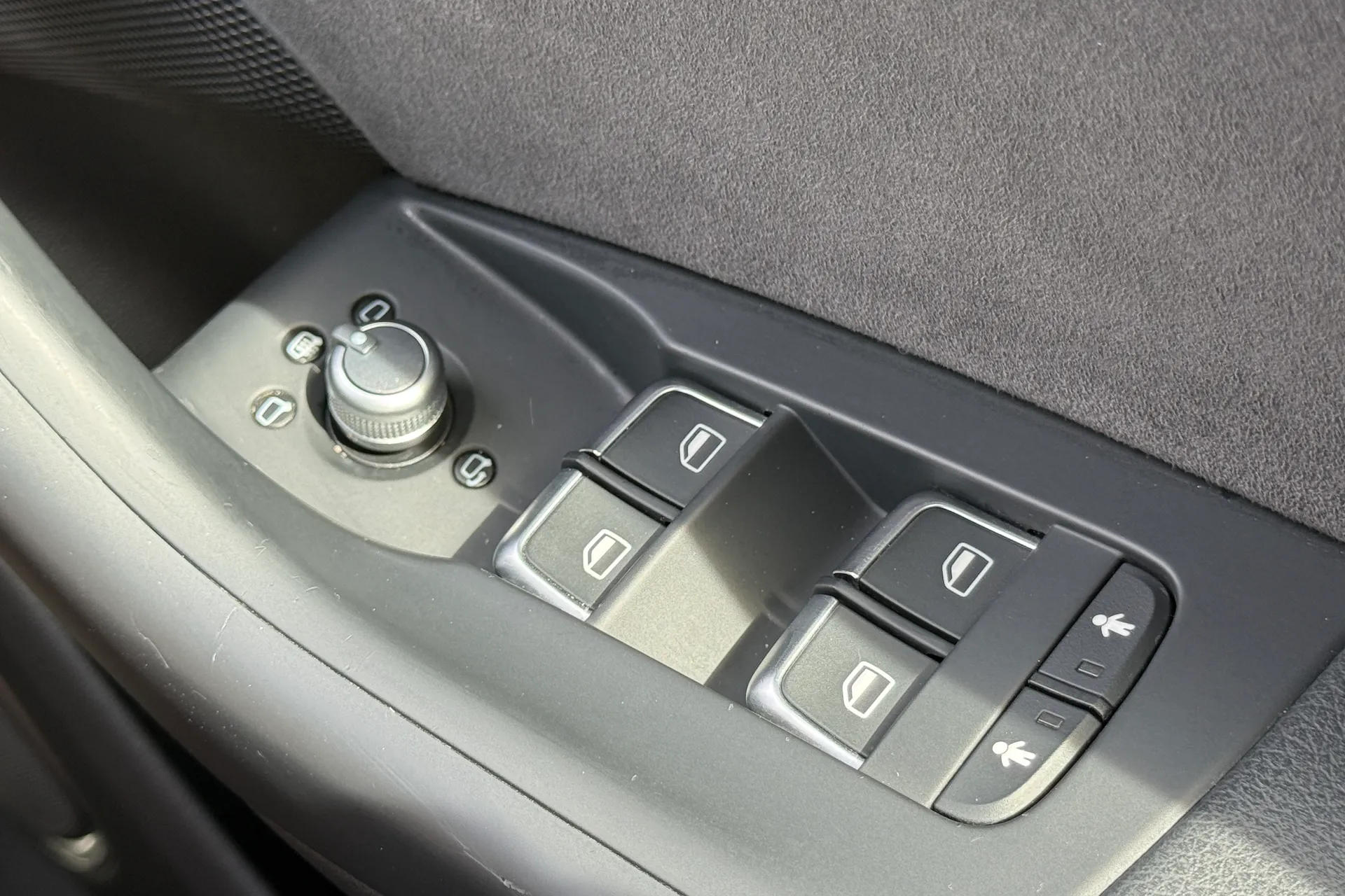 Audi Q3 thumbnail image number 16