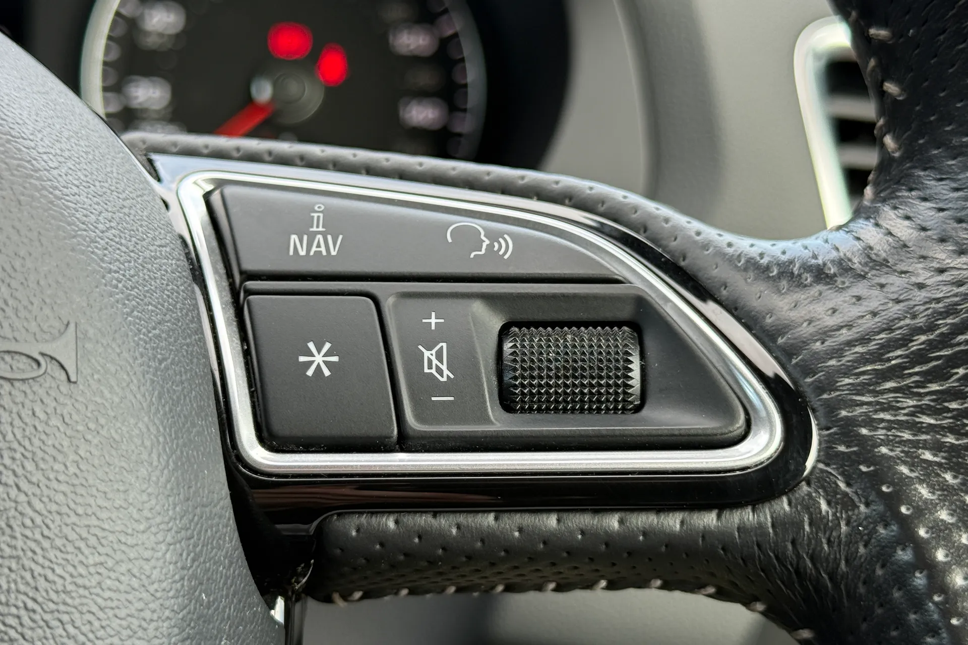Audi Q3 thumbnail image number 19