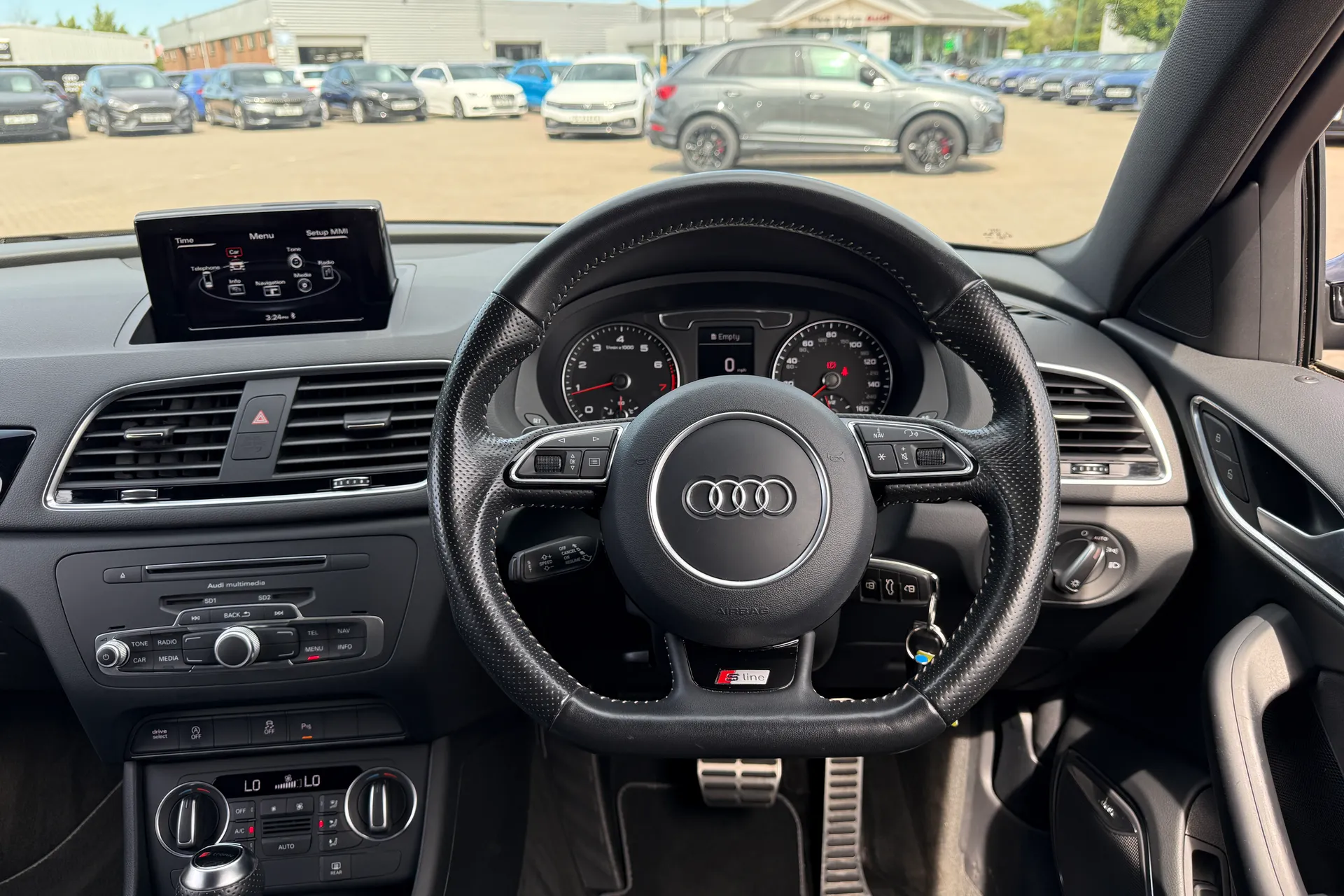 Audi Q3 thumbnail image number 6