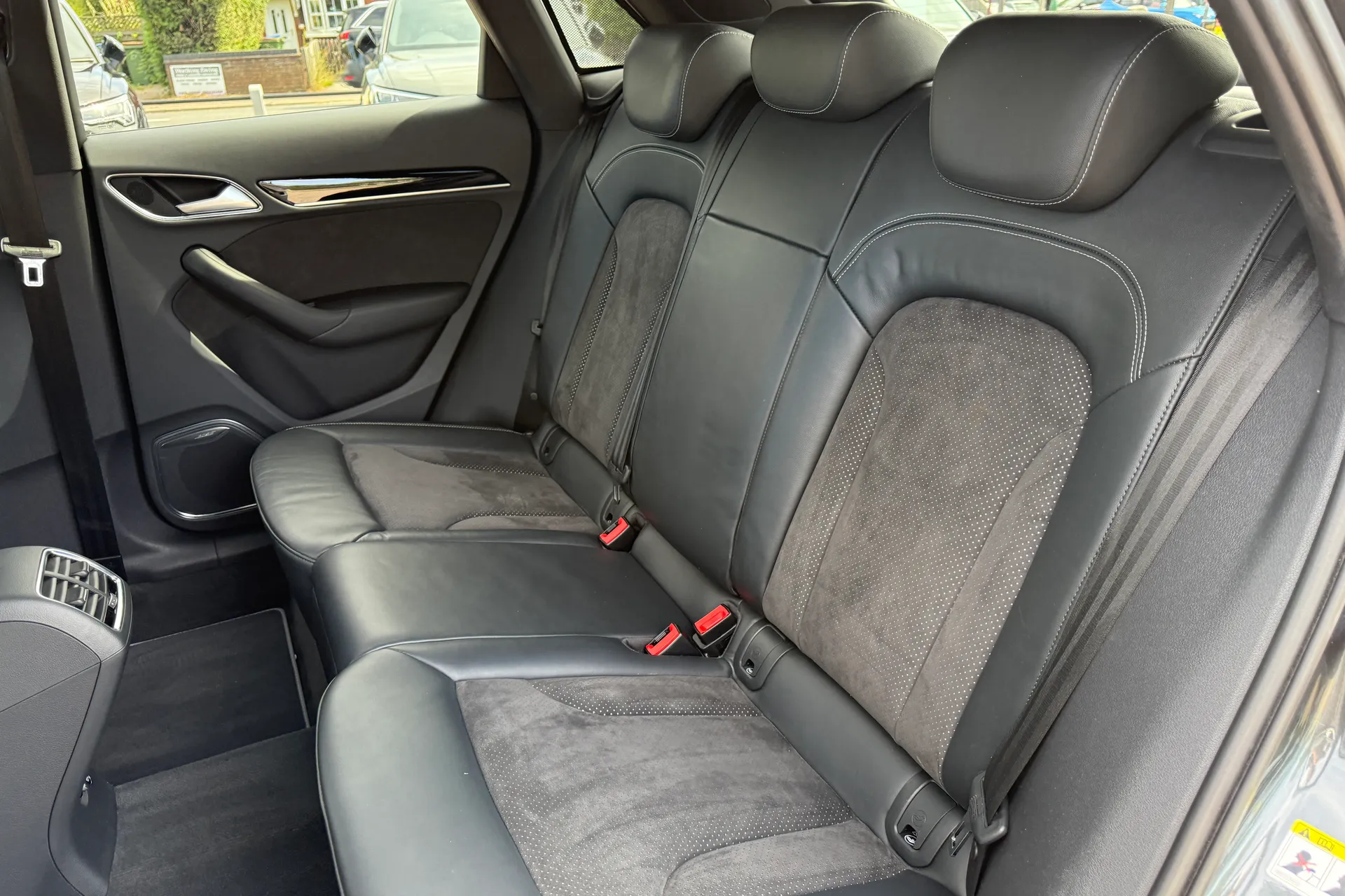 Audi Q3 thumbnail image number 40