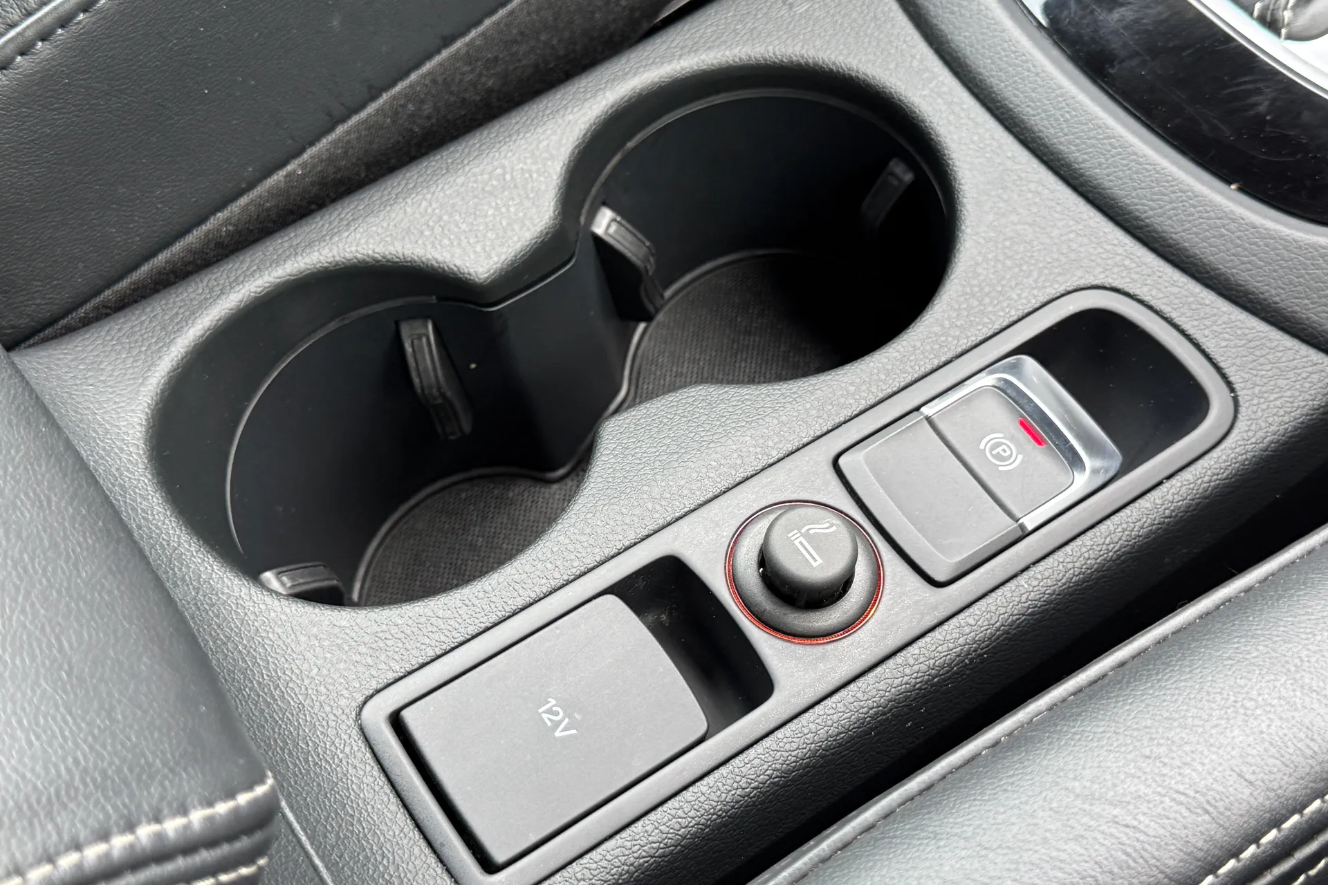 Audi Q3 thumbnail image number 38