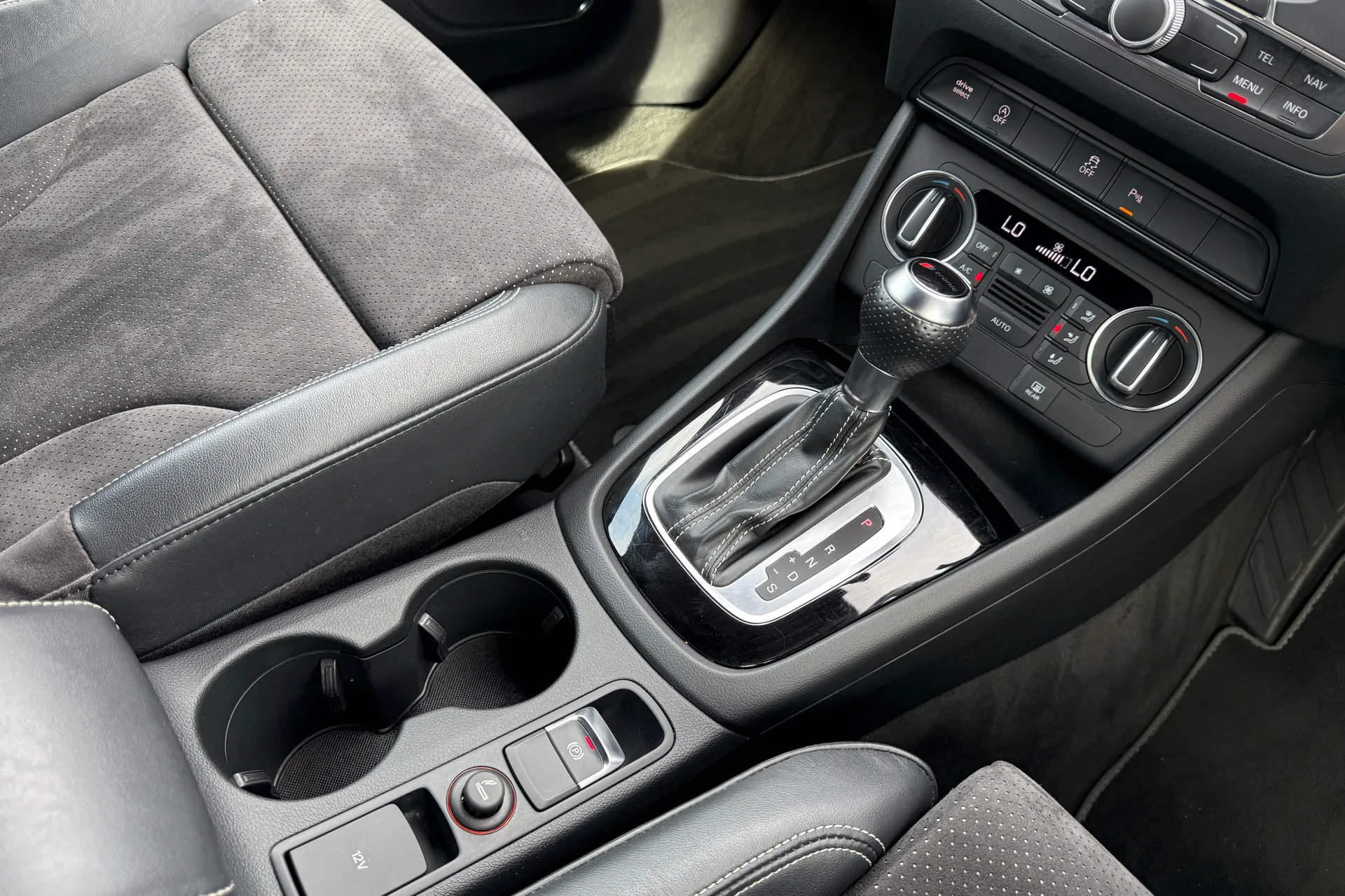 Audi Q3 thumbnail image number 37