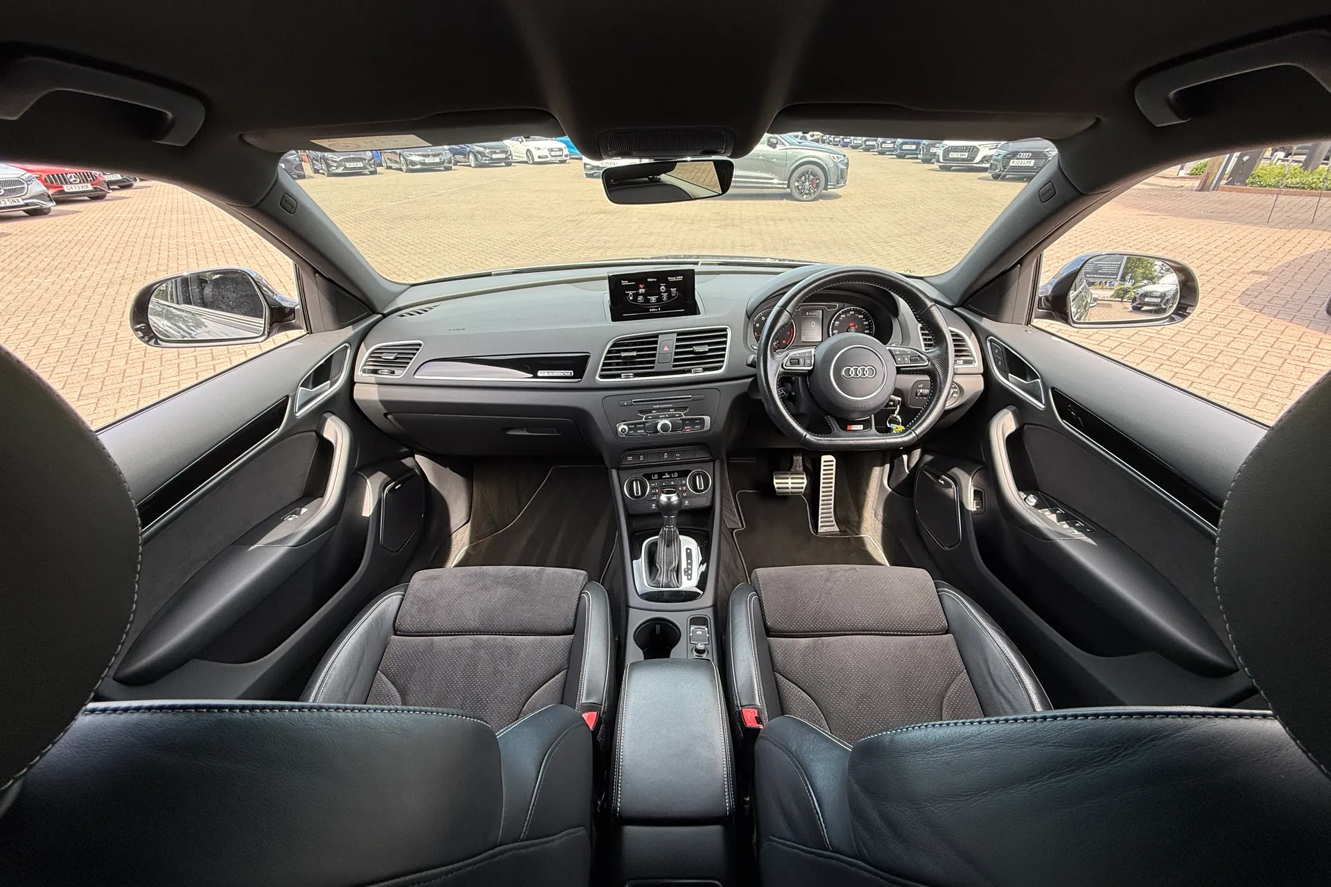Audi Q3 thumbnail image number 3