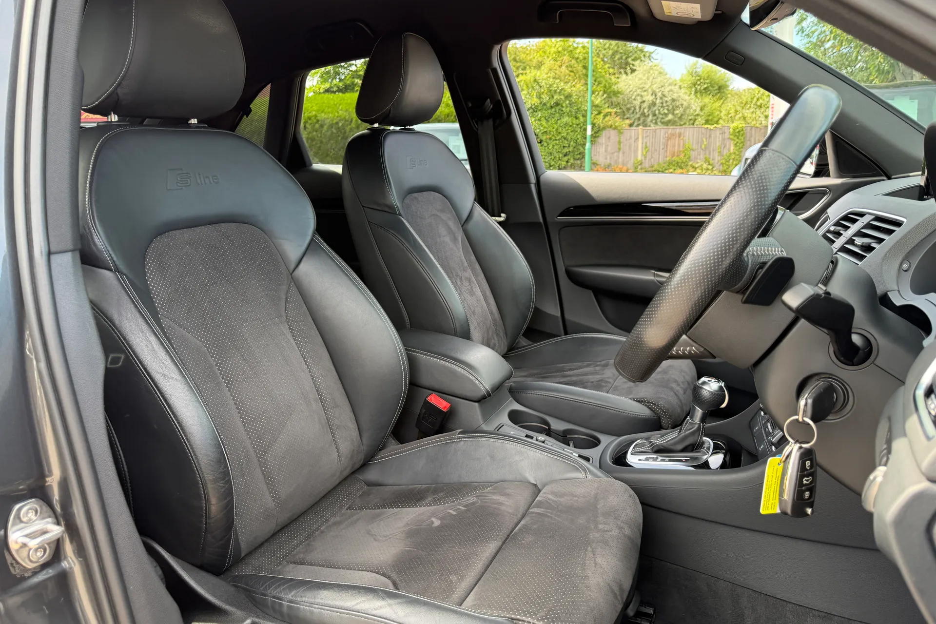 Audi Q3 thumbnail image number 24