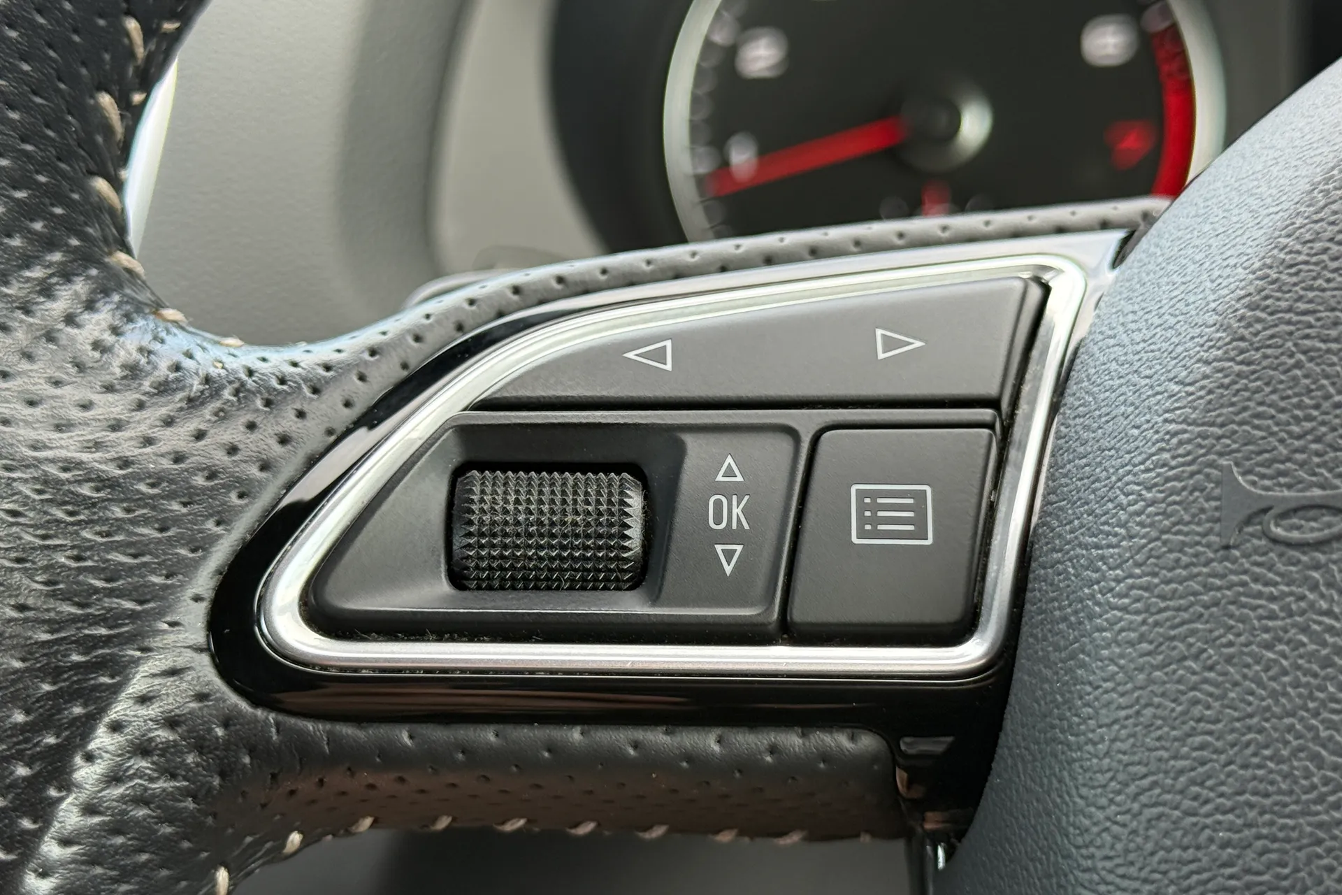 Audi Q3 thumbnail image number 18