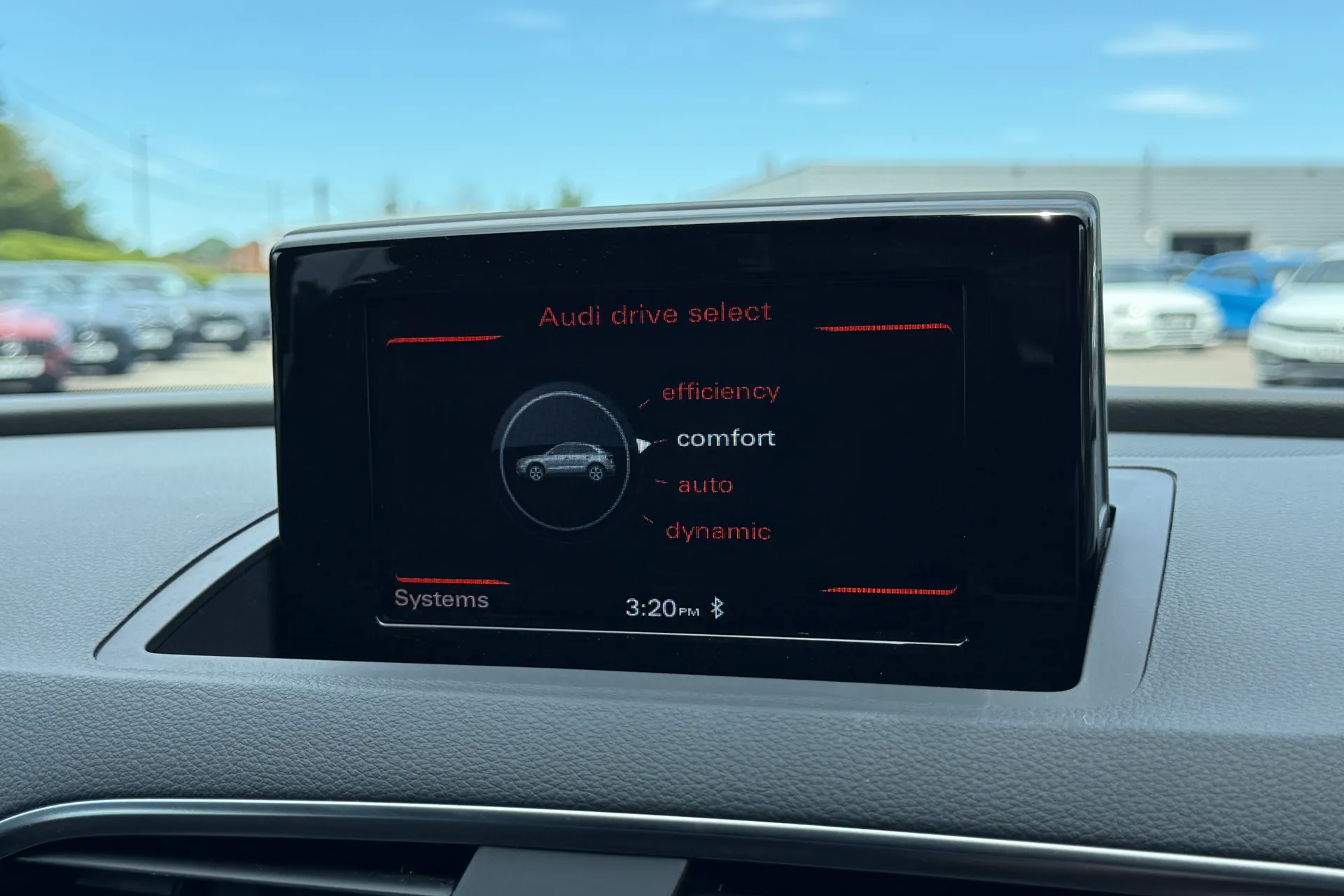 Audi Q3 thumbnail image number 9