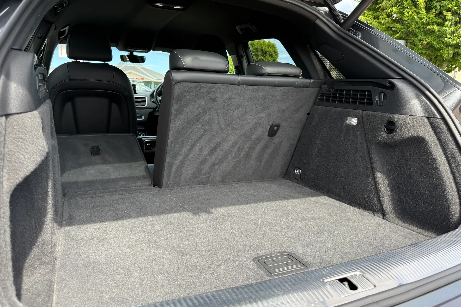 Audi Q3 thumbnail image number 33