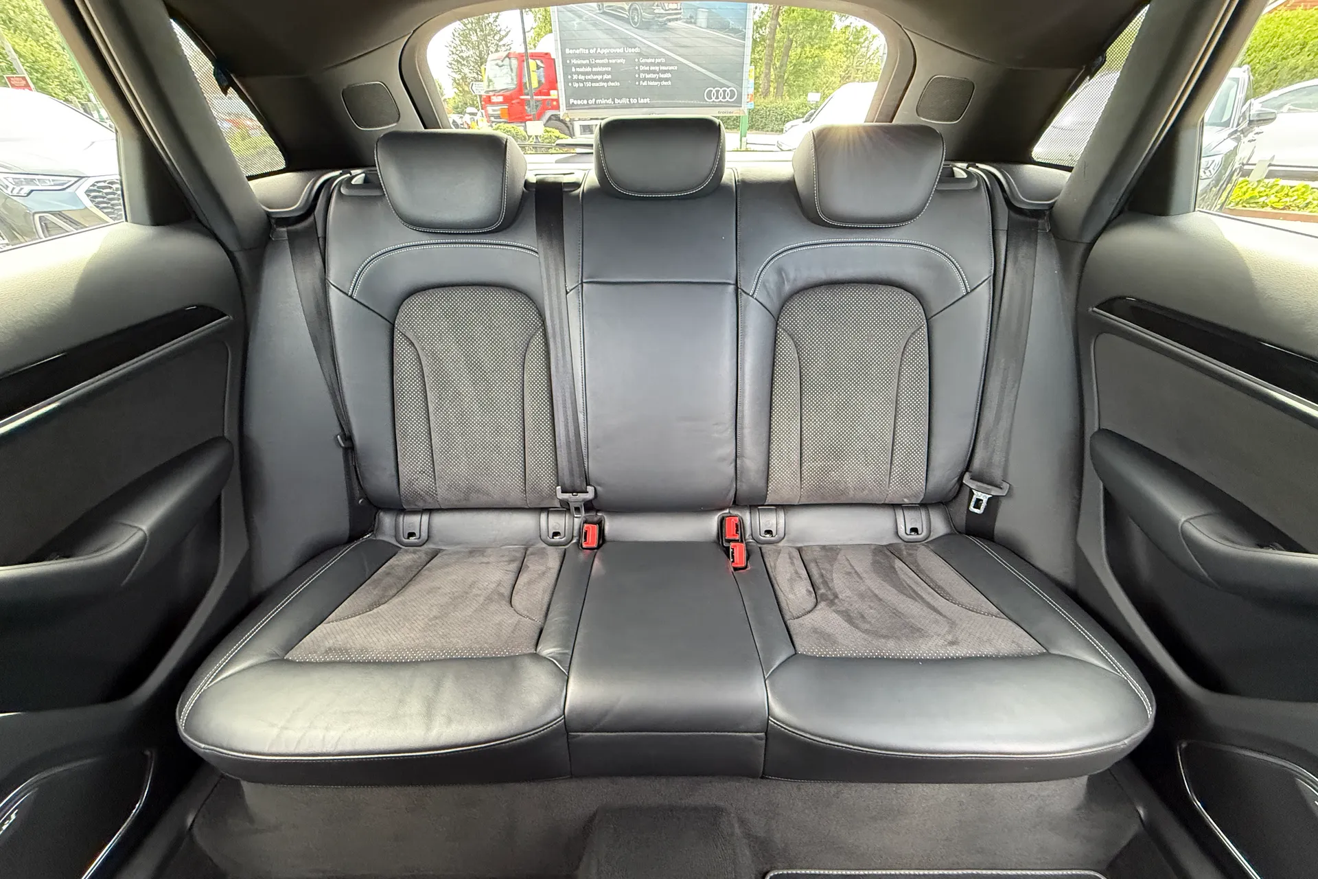 Audi Q3 thumbnail image number 35