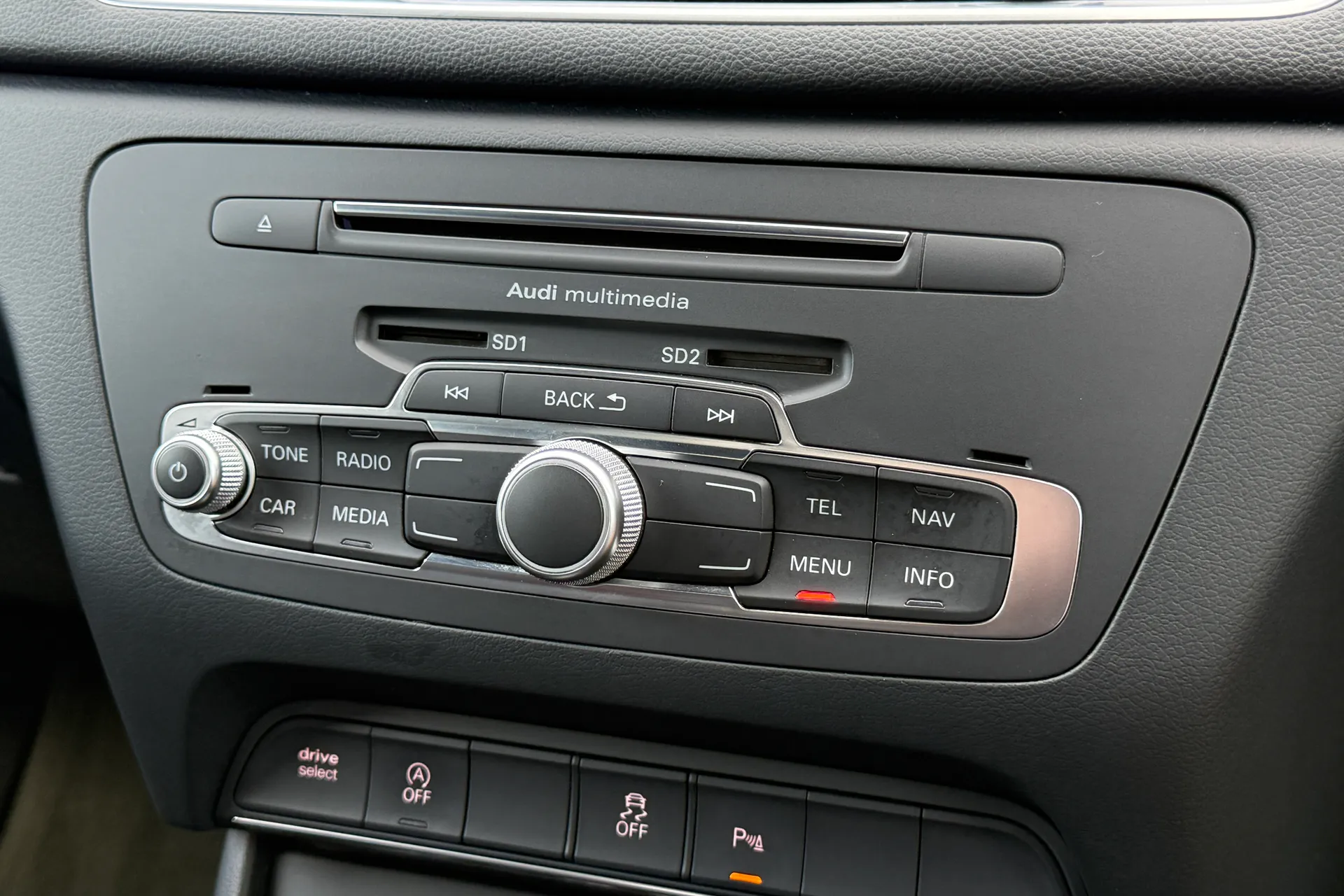 Audi Q3 thumbnail image number 13