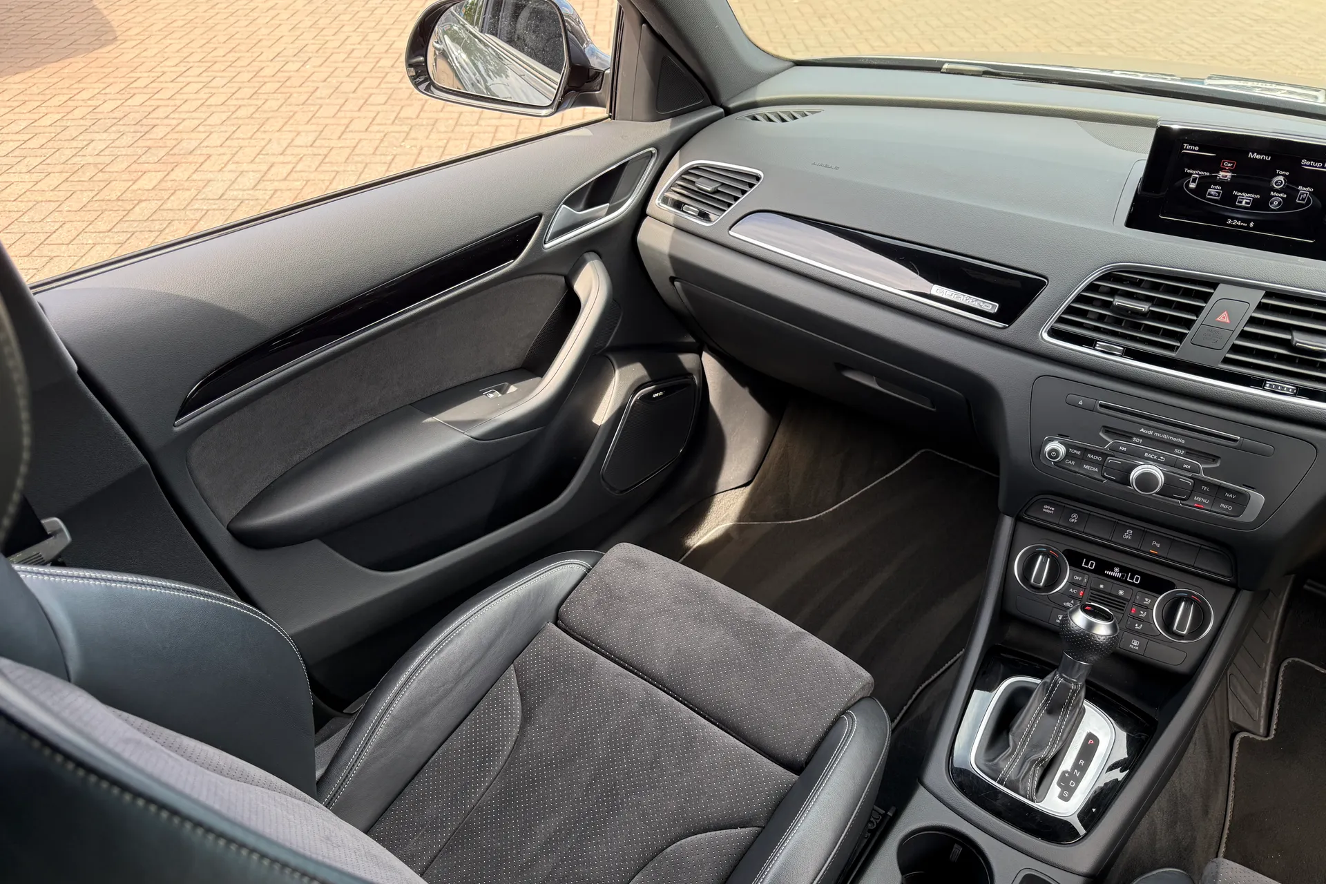 Audi Q3 thumbnail image number 36