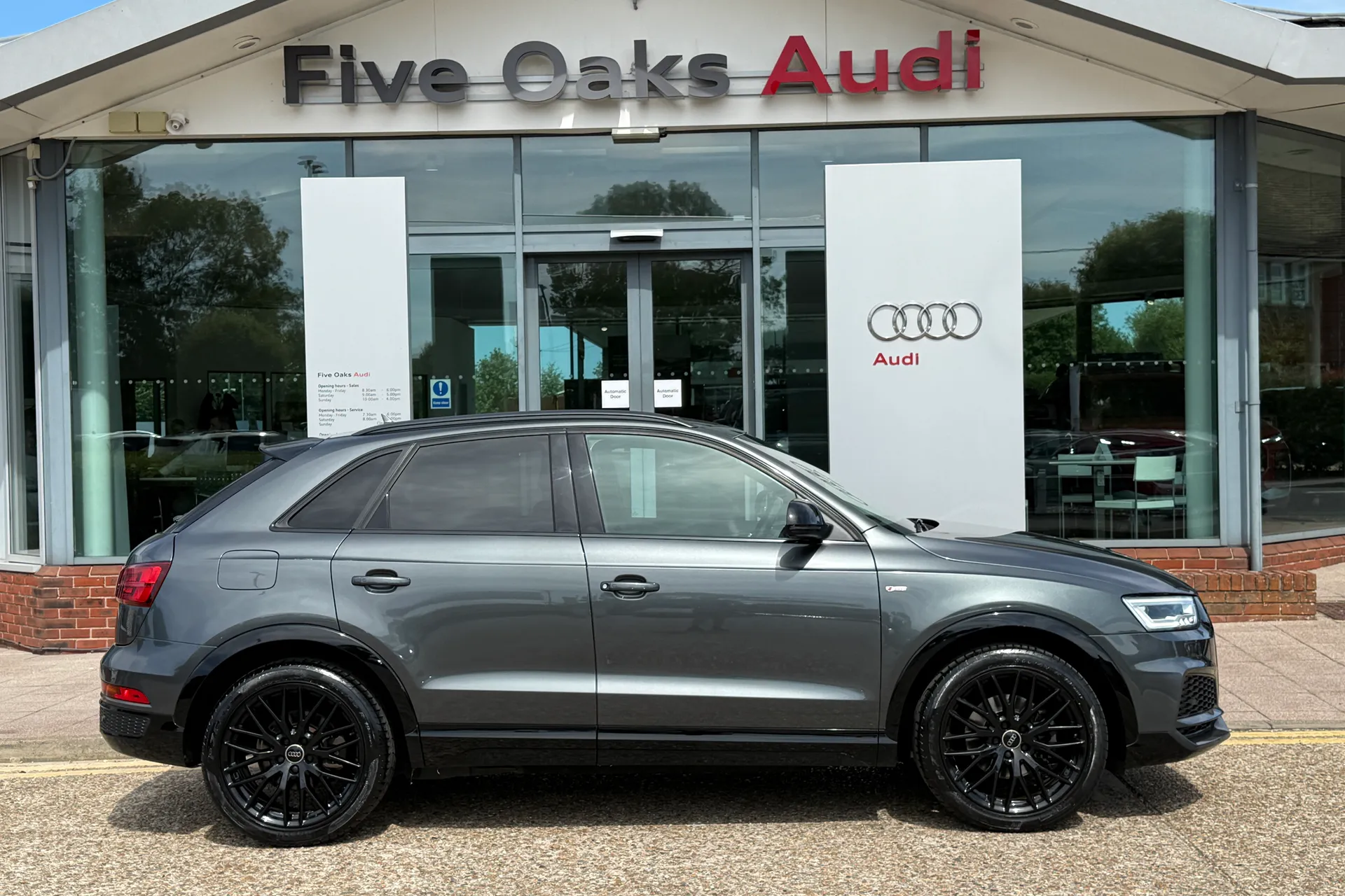 Audi Q3 thumbnail image number 2